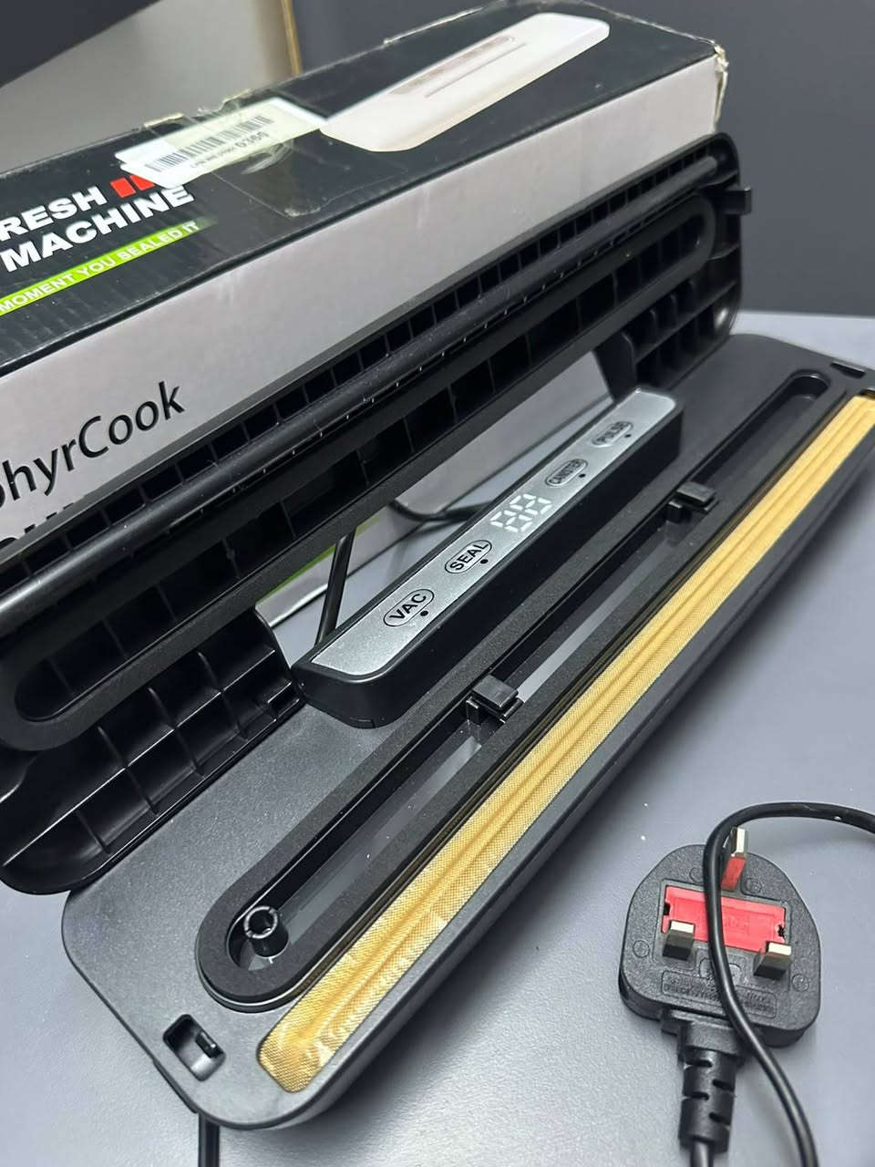 📢 للبيع ماكينة تفريغ هواء الطعام ZephyrCook
ماكينة عملية لحفظ الأطعمة مثل اللحوم والدجاج والخضروات، مع خاصية سحب الهواء وإغلاق الأكياس.
✅ ماركة ZephyrCook
✅ سهلة الاستخدام
✅ مع العلبة الأصلية
📌 الحالة: كما في الصور
💰 السعر: 25الف@ دينار
📩 للمهتمين التواصل على الخاص.
