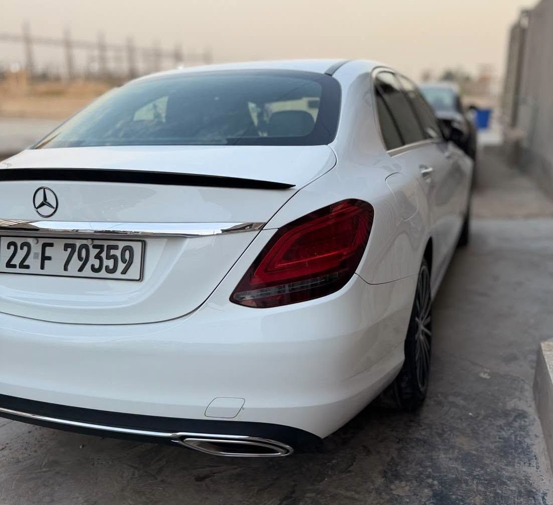 C300 ٢٠٢١ • ٤٢ ألف ميل • حادث بالباب