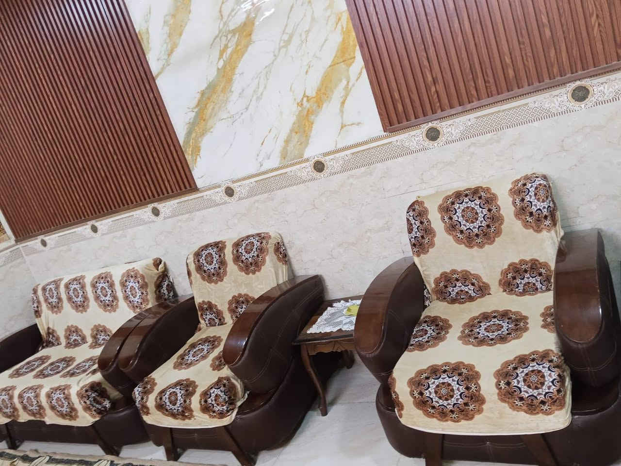 تواصل بالخاص تخم ال4مقاعد و3قطع للبيع مكان الاسكان النسيج ساده بيجي وهذا فرش مشجر اتصل على الرقم ***********
