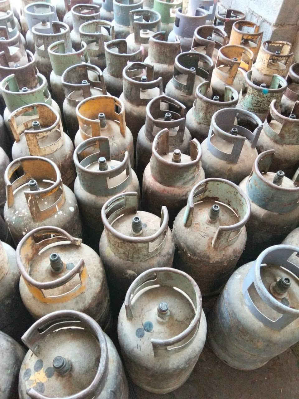 اسطوانات الغاز للبيع السعر 54 عدد مفتوح توصيل داخل بغداد مجاني المكان بغداد دوره ابو دشير قرب بانزين خانه شهداء رقم//***********
