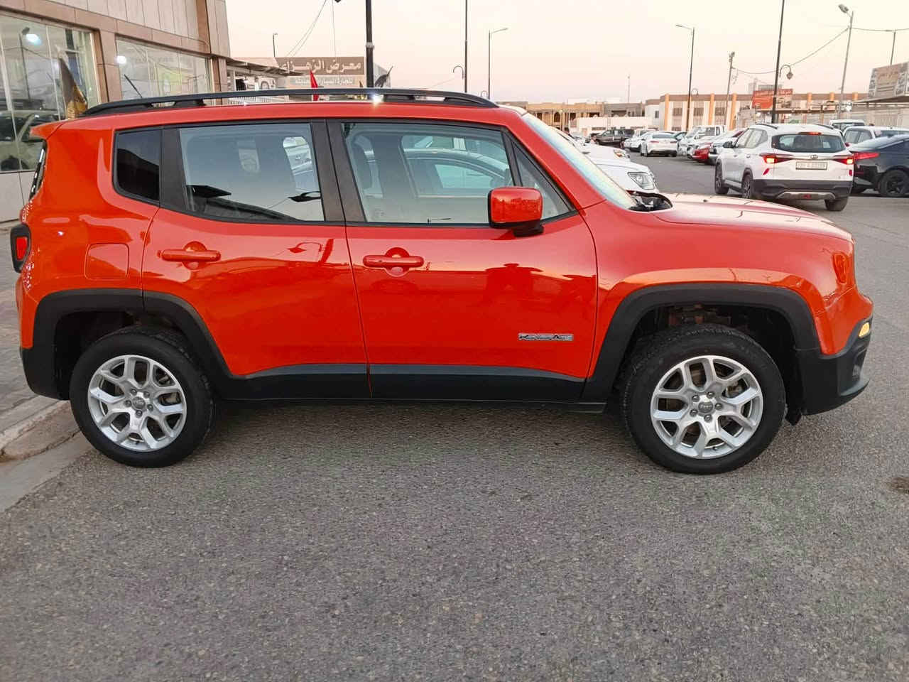 جيب رنيكيد
￼ موديل   2018

  سياره وارد امريكي حادث بقق جنطة ￼￼

  ماشيه 120mk

  رقم واسط  بسمي تحويل ثاني يوم 

  محرك 2400

 لون مميز برتقالي 

 و‏بصمة ￼

 تشغيل عن بعد 

 شاشة كبيرة 

 بانوراما

 مقعد السائق كهرباء 

 ‏فور وين 

 ‏مواصفات فول

 (‏سونار في المنشور )

 ‏￼مكان واسط كوت

 ‏الاستفسار  ***********￼
