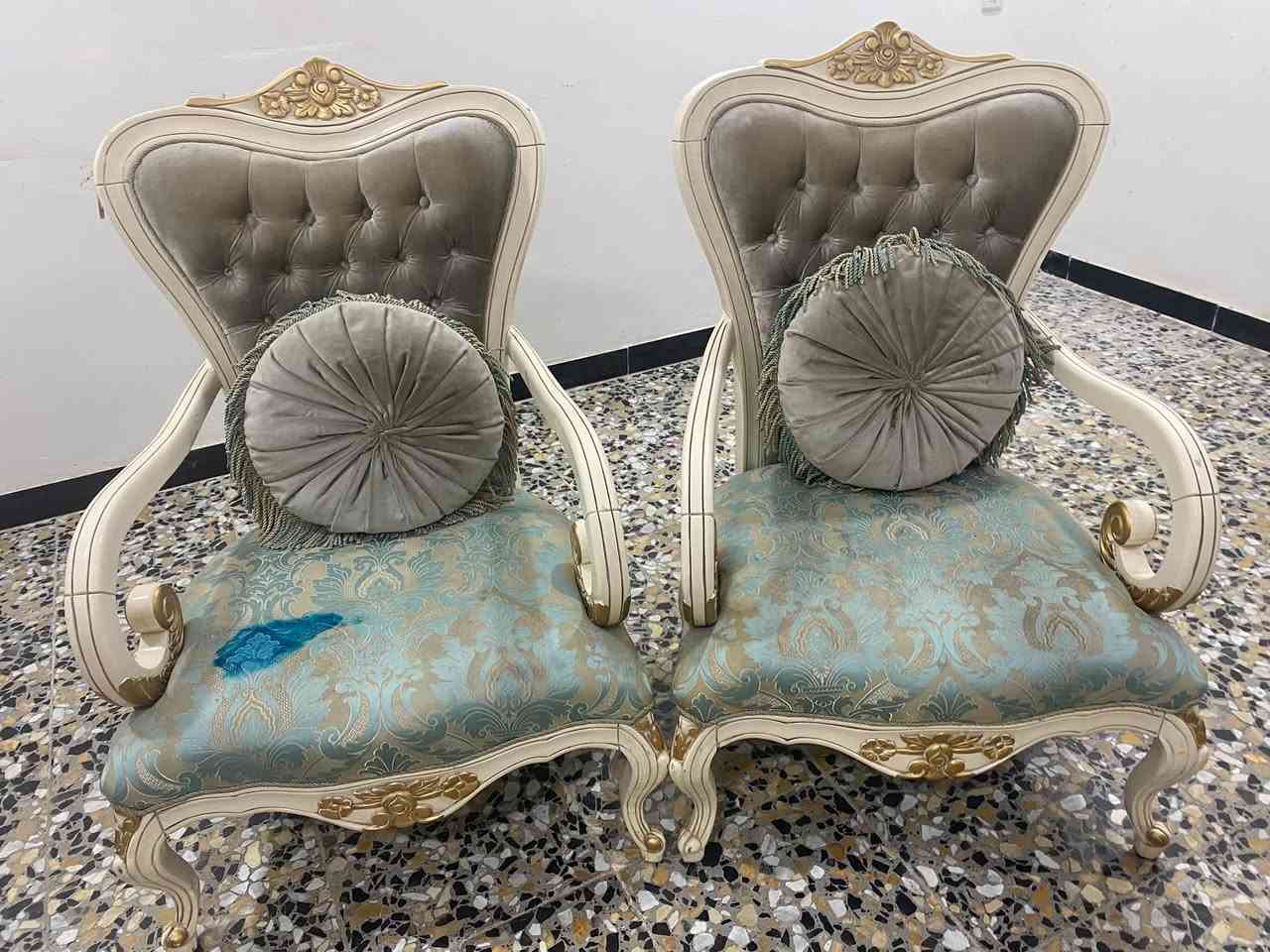 تخم زان تركي 8 مقاعد ويا 10 كوشات بي ضرر بأحد المقاعد مثل ما موجود بالصوره 
السعر 600 وبي مجال 
للتواصل ***********
المكان بغداد الكرخ
