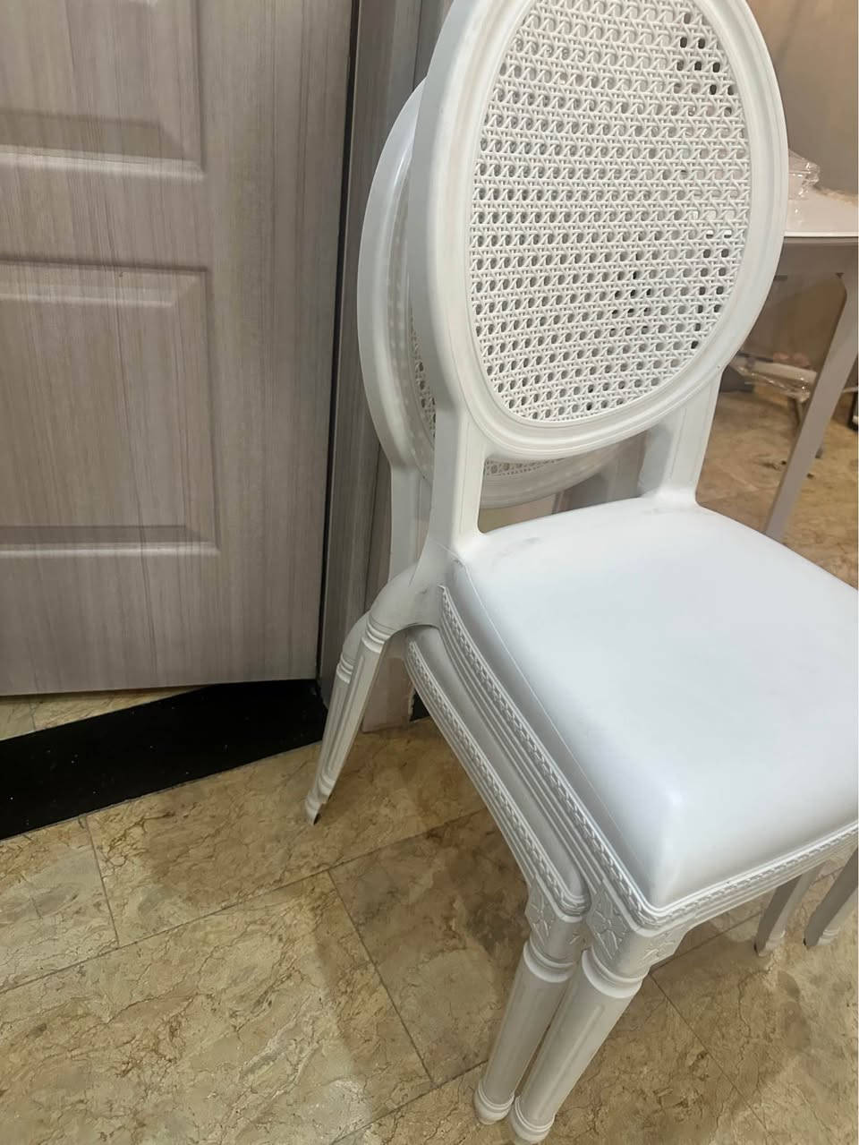 كراسي جديدة • ٤ قطع • سيدية