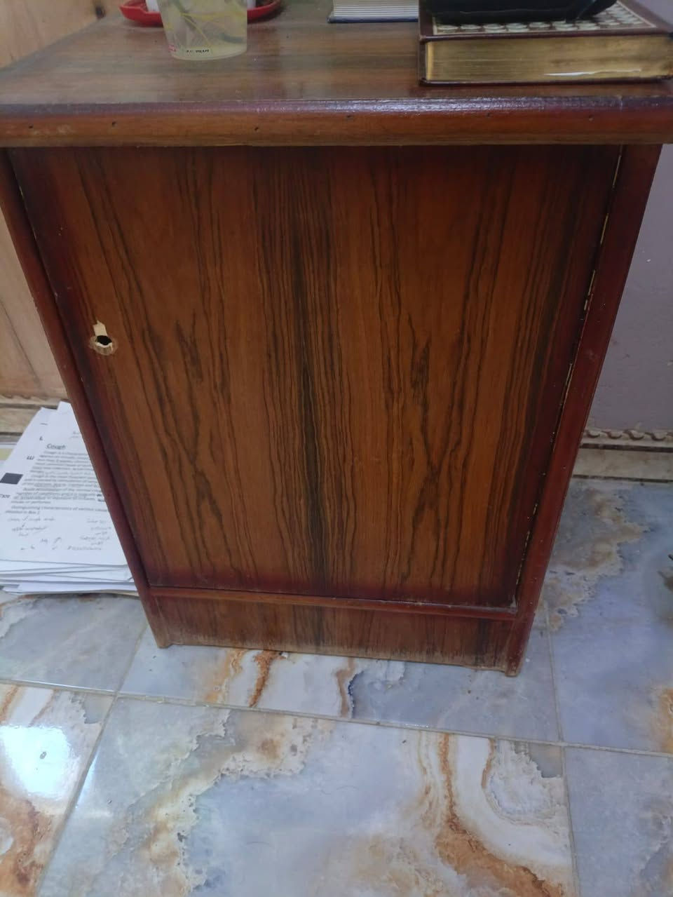 مرايه
وميز عدد 2 

للبيع

شارع الزهور قرب هيئة الحج والعمرة

السعر 50ألف وبيهن مجال

***********
