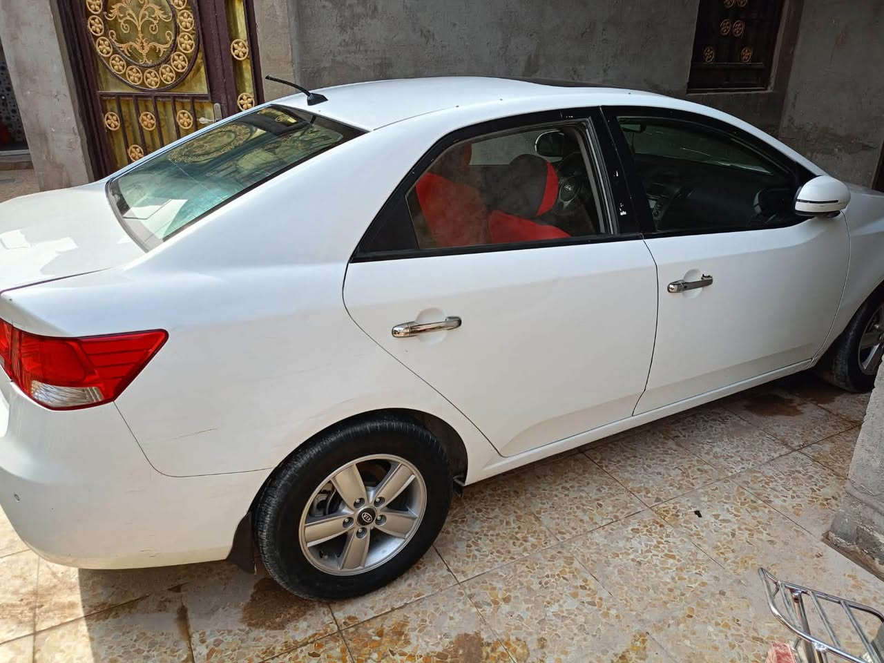 السلام عليكم من رخصت الادمن 
كيا سيراتو مديل ٢٠١٢ خليجي فول مواصفات ⁉️⁉️
بيها ملاحضات تكحيل وبارد اي ضربة قوية مابيها 
كير ومكينه تبريد كلشي تمام 
رقم بصرة هسه مجدد سنوية وارقام  باسمي 
السعر 85 وبيها مجال ⁉️⁉️
متواجد فقط اتصال مكلف ب النشر
العنوان شط العرب التنومة 
رقم الهاتف ***********
