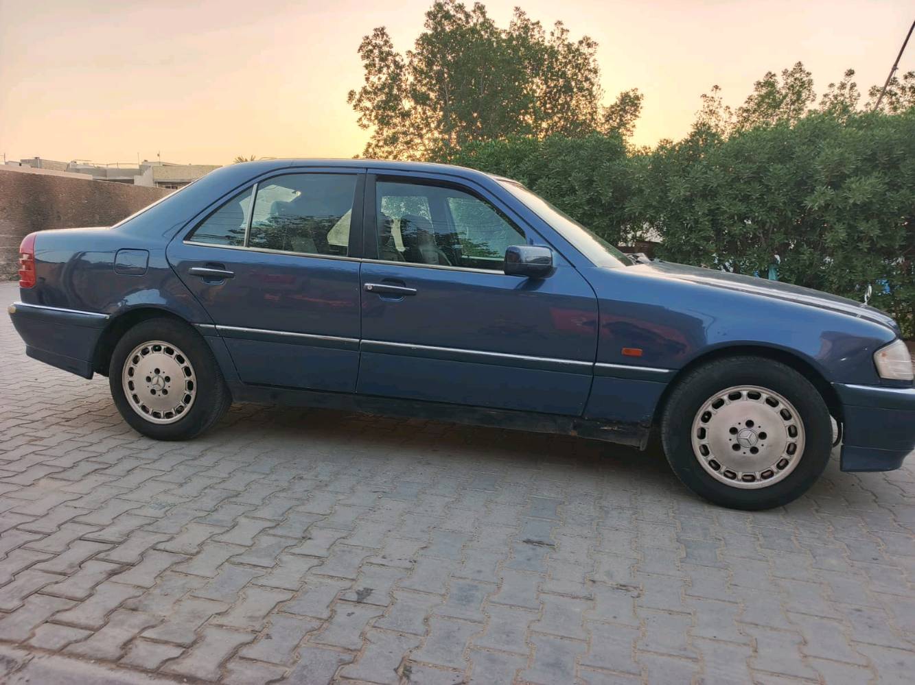 مارسدس سي موديل 1994 
مكينه 6 سلندر خراطيم 
كهربائيات شغاله
تبريد  كل منضومته جديده 
تخم تاير جديد 
راديتر واتربم ولف حماوه كله جديد   
كشنات كهرباء 
قواعد دبلات جديده بلاد
مصبوغه عام
داش كام تصوير امامي خلفي 
بأسمي رقم بغداد انكليزي  

سعر ٥٥ ورقه

حداديه يرادله ترتيب فقط 
هاي كل تفاصيله 
 كدامك 

المكان السماوه قضاء الرميثة 
***********