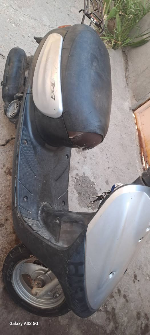 سلام عليكم دراجه ياماعا خمسه زروف للبيع محرك ناعم شلعه ومعدل تخبل سعر 200 بيه مجال 
***********
