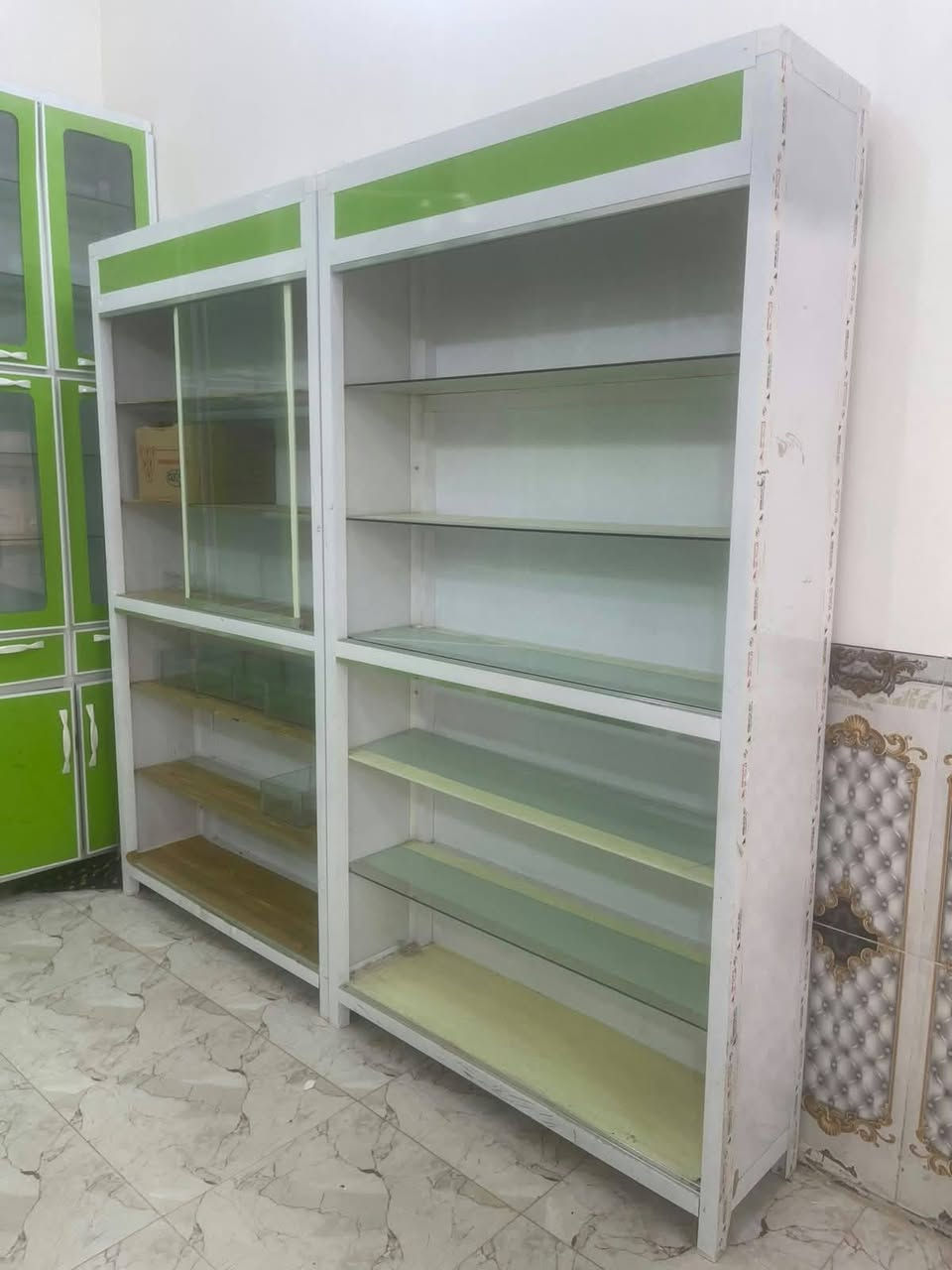 باترينات صيدليه جديده للبيع
السعر مليون وبي مجال مكان  بغداد التاجي الشراي تعال خاص نطيك رقم

