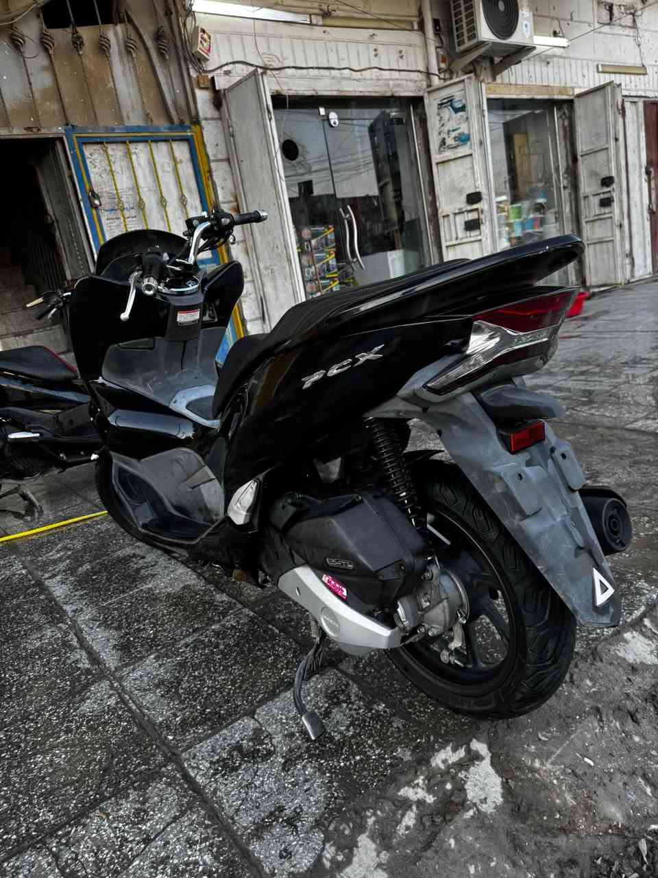السلام عليكم
دراجه pcx جيل ال ثالث ياباني اصل JF موديل 2020

دراجه رمبه صارلها 3 اشهر مــن نازله شخط مابيها حساسات كلها شغاله آي نقص مابيها لونها ؏ حبري 

كفاله عامه مــن التاير لل التاير مكينه وكفر دراجه احلى مــن الصور مكينه خرسه بيها ورقه مال المزاد بصمه وحده 

ممشى الدراجه 6 الف حقيقي فقط دراجه ب الكارتونه السعر (21)$ بيها مجال بصيط كلش اذا مو شراي لتدخل 

مكاني بغداد مدينه الصدر  للتواصل متواجد واتساب واتصال فقط ***********📞📱.
