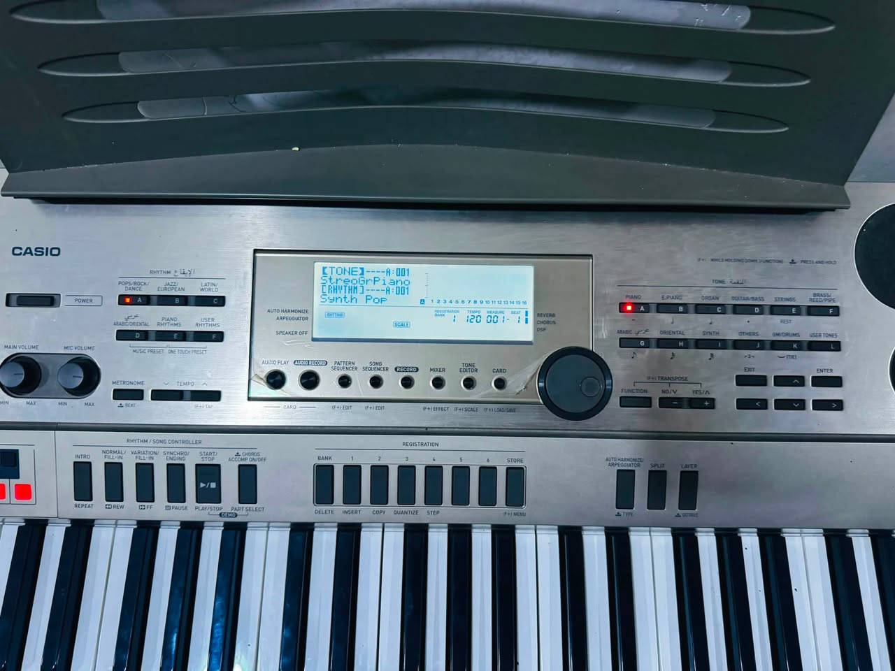 ‏سلام عليكم جهاز للبيع كاسيو أورينتال AT-3 (Casio AT
‏جهاز غني عن تعريف جهاز مواصفات هواي يحتوي على أكثر من 800 صوت وأكثر من 250 إيقاع كلهن عربي وشرق وغربية أو جهاز تعليمي مميز وبي ميزة تشغيل الهاتف عليه يعني تكدر تربط التلفون علي وتعزف طبيعي عن طريق كيبل 
نضافة 100‎%‎ كفالة
جهاز اجاني هدية تعلم بي بس مجال مكاو 
الي ينطي سعر بي زين ابيع 
وياه ستاند مالته وياة شاحنه اصلية 
مكاني بغداد الزعفرانية  رقم هاتف واتساب ***********
