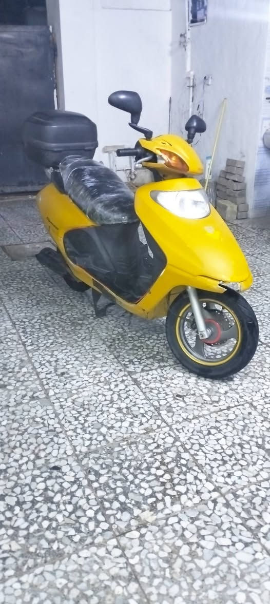 دراجة سبيسي سلف وهندر كهربايات شغاله محرك حلو شلعه لاتبخير ولا دخانه ترايهه حلو السعر   350  وبيهه قليل مكاني حي السفير قريب ع العبيدي رقمي  ***********
