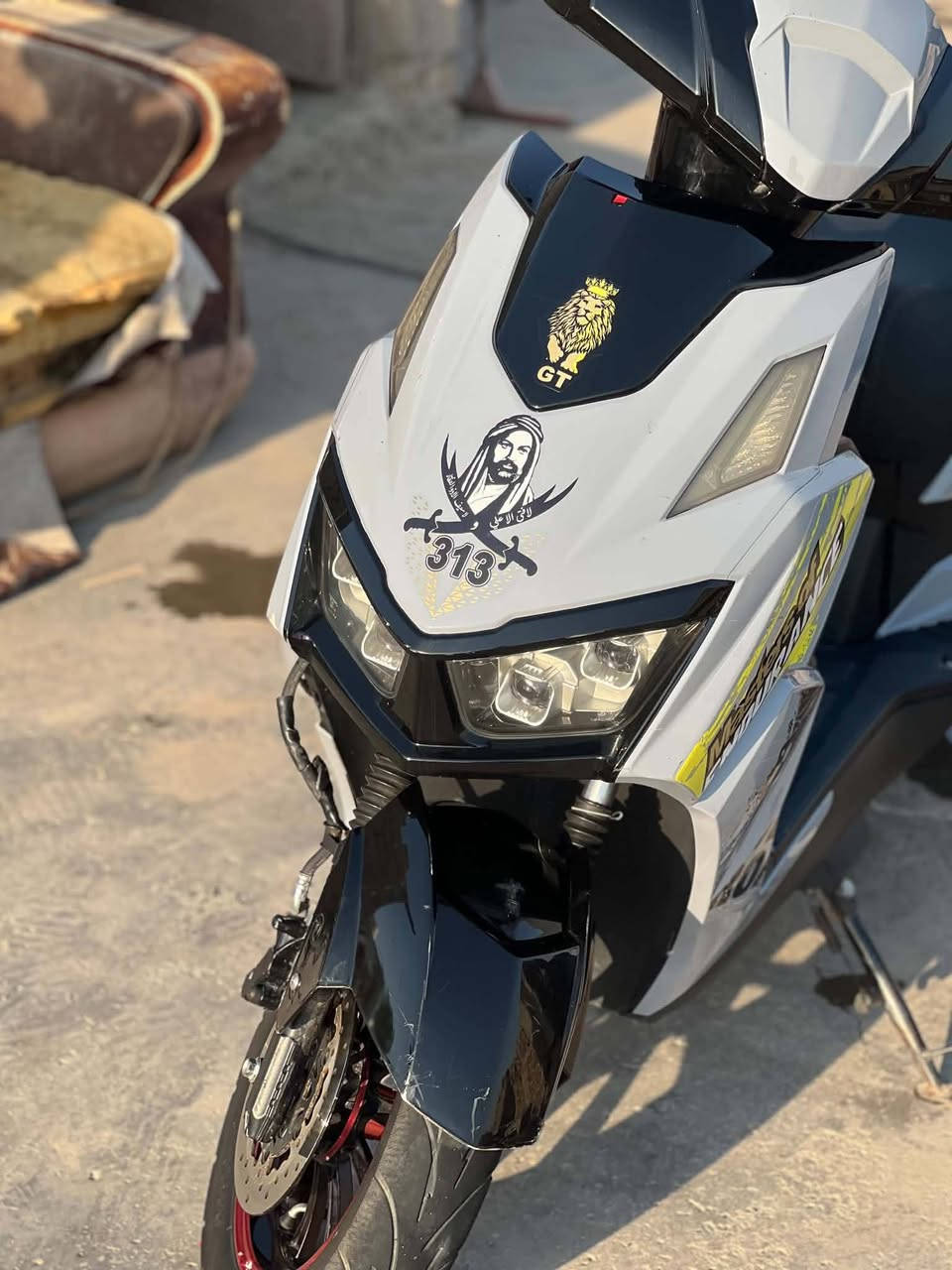 السلام عليكم

دراجة شحن سكنس ٦ بطاريات كلشي بيها شغال عقل جديد تايرات جديد نظام R  بريكات لايت عالي ناصي هورن مثبت سرعة 

بيها ضربات خفيفة للأمانة دراجة عملية ومسافات طويلة
سعرها مناسب 

للاستفسار واتساب : ***********
