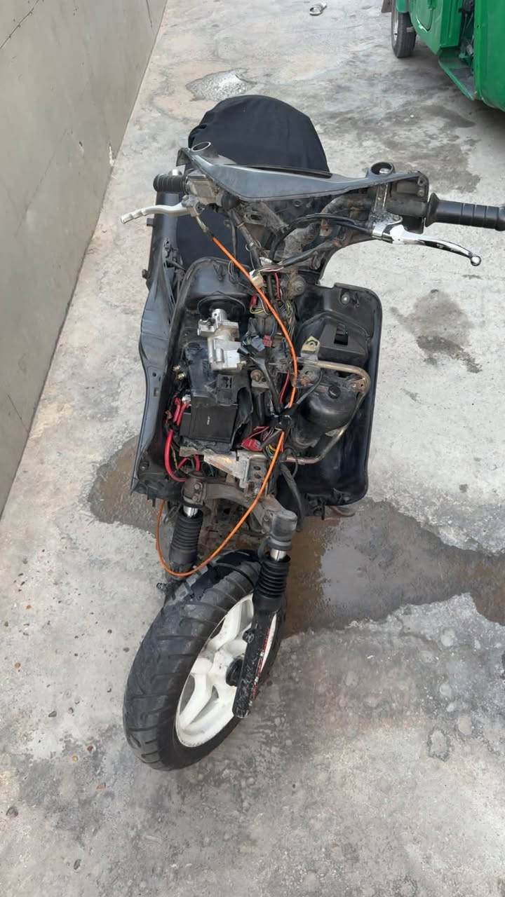 سلام عليكم سكنس نثيه 140 للبيع بيها روله رياضي وبوشه 59 الدراجه شعله ومعدل بيها سلف رياضي وبيها صالنصه رياضي وبيها كابريتر قفاز اصلي ابو الخناك الدراجه خير من الله العنوان شهداء البياع السعر 280 الرقم ***********
