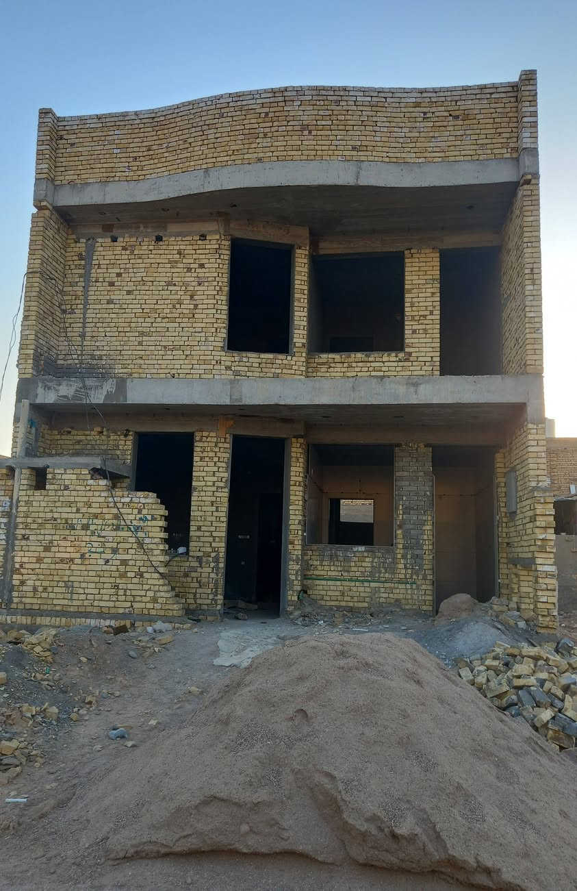 مشتمل مربع مساحة ١٠٨/متر متكامل من ماء وكهرباء ومجاري ولباخ مثل ماواظح بصورة //للبيع منطقة الخاچية ٦٠٠٠/بصف الركن شارع ١٢/بجانبة شارع ٢٠/وحديقة خظراء //لتواصل ***********
