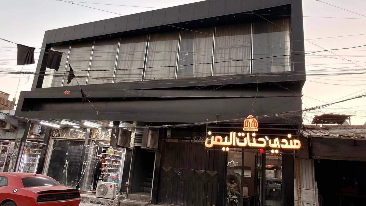 بسم الله الرحمن الرحيم 
يعلن مكتب الفرسان عن توفير 
(بناية تجاريه للبيع )
تحتوي على 4 محلات ارضيه / صالة العاب وكوفي طابق ثاني 
المساحه 250 متر 
العنوان / داخل سدة الهنديه سنتر المدينه 
للاستفسار والطلب زيارة مكتب الفرسان او الاتصال 
***********/مرتضى

