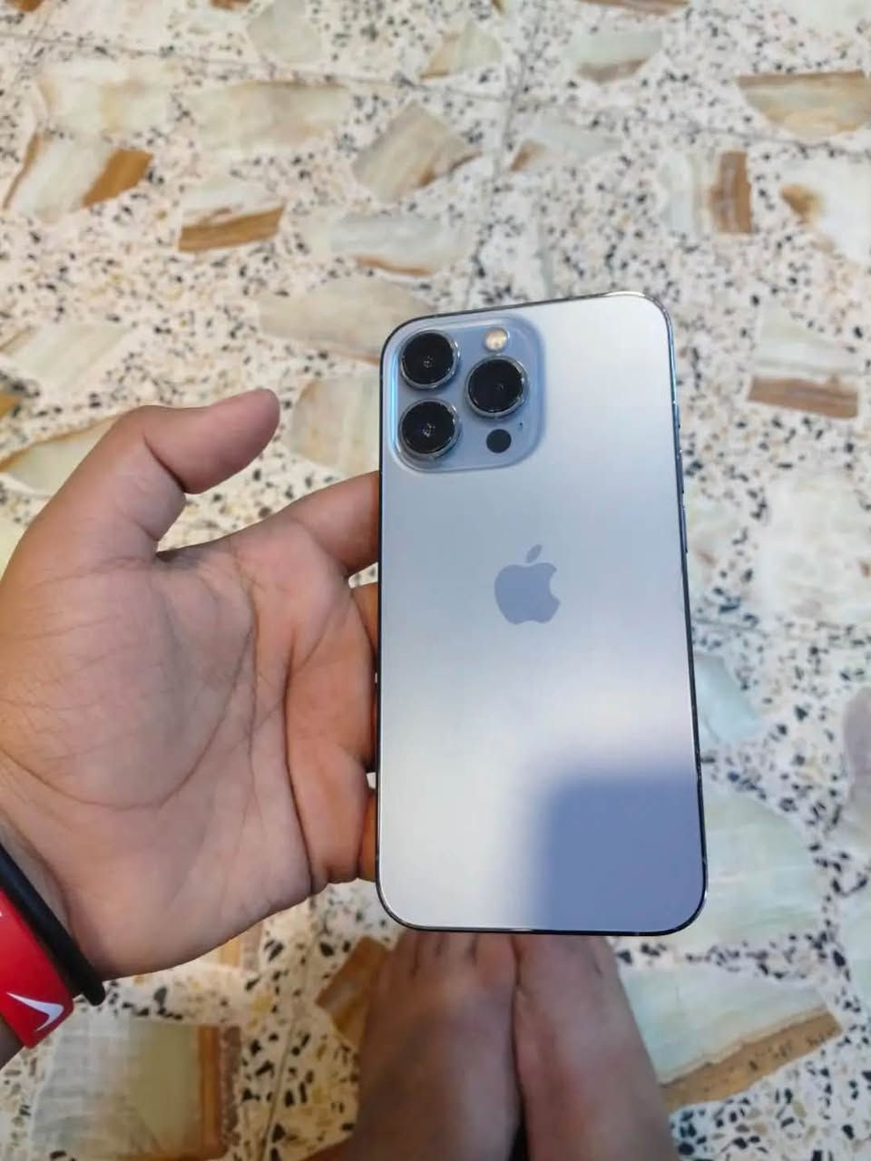 آيفون ١٣ ٢٥٦ • بطاريه ٧٦ • نضيف
