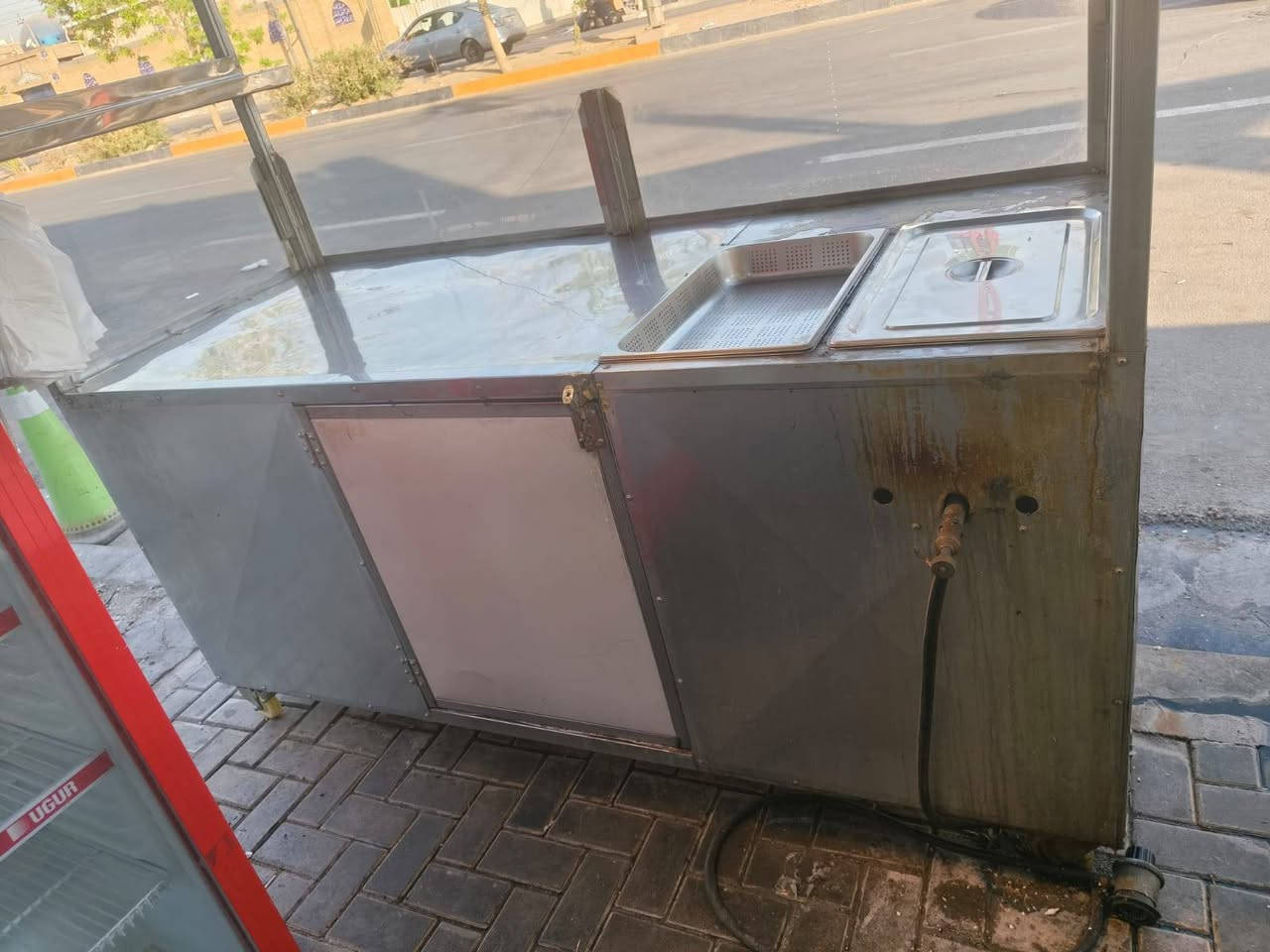 للبيع عربانه بورك وفنكر وتصلح للفلافل والبركر معى برادات عدد ثنين التصال على الرقم ***********
