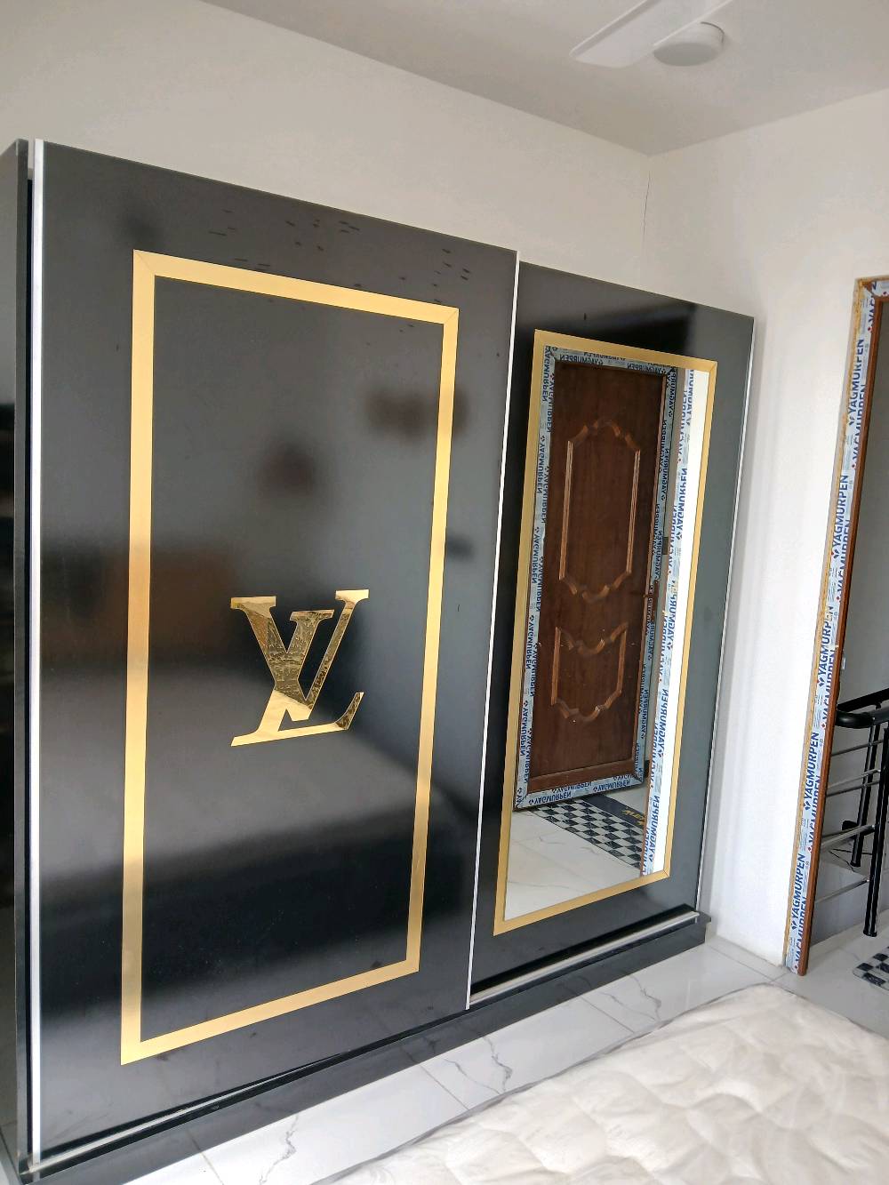 ٥ قطع للبيع مع دوشك جديد بالنايلون