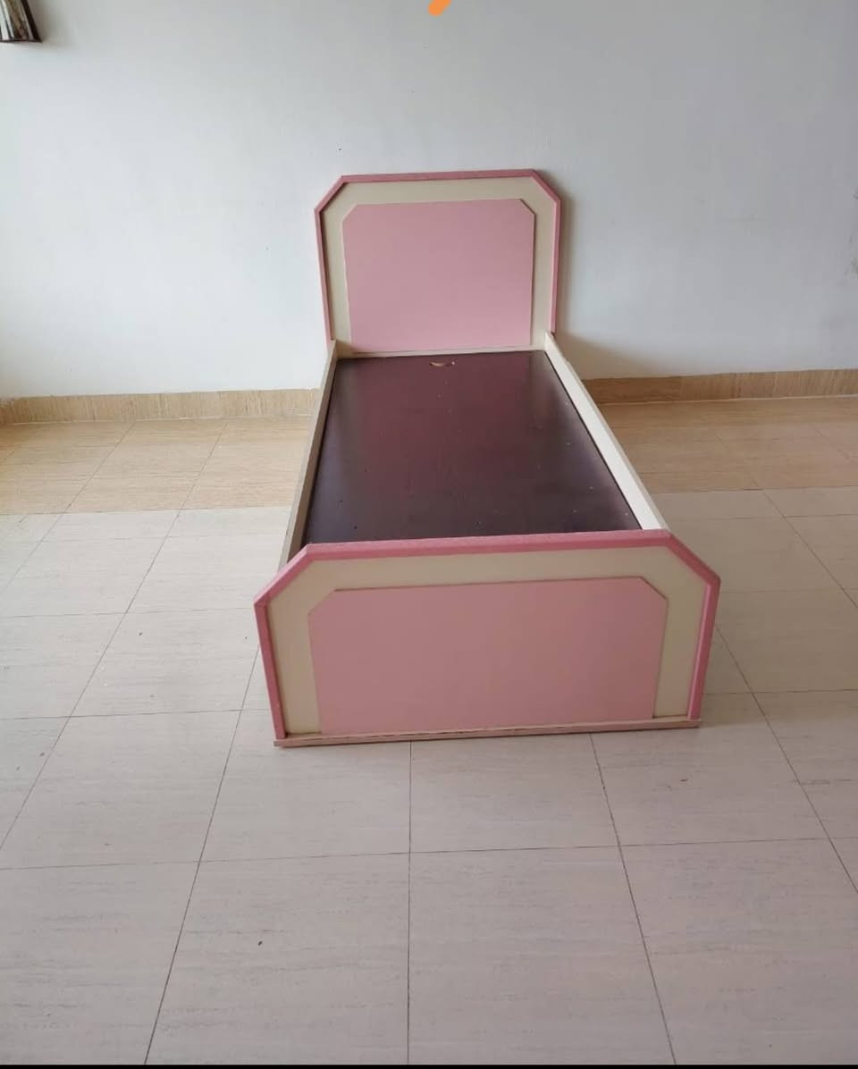 غراض لبيع العنوان سرجنار شارع ابو سناء مجاور فندق برج الحياة رقم موبايل *********** وتساب

