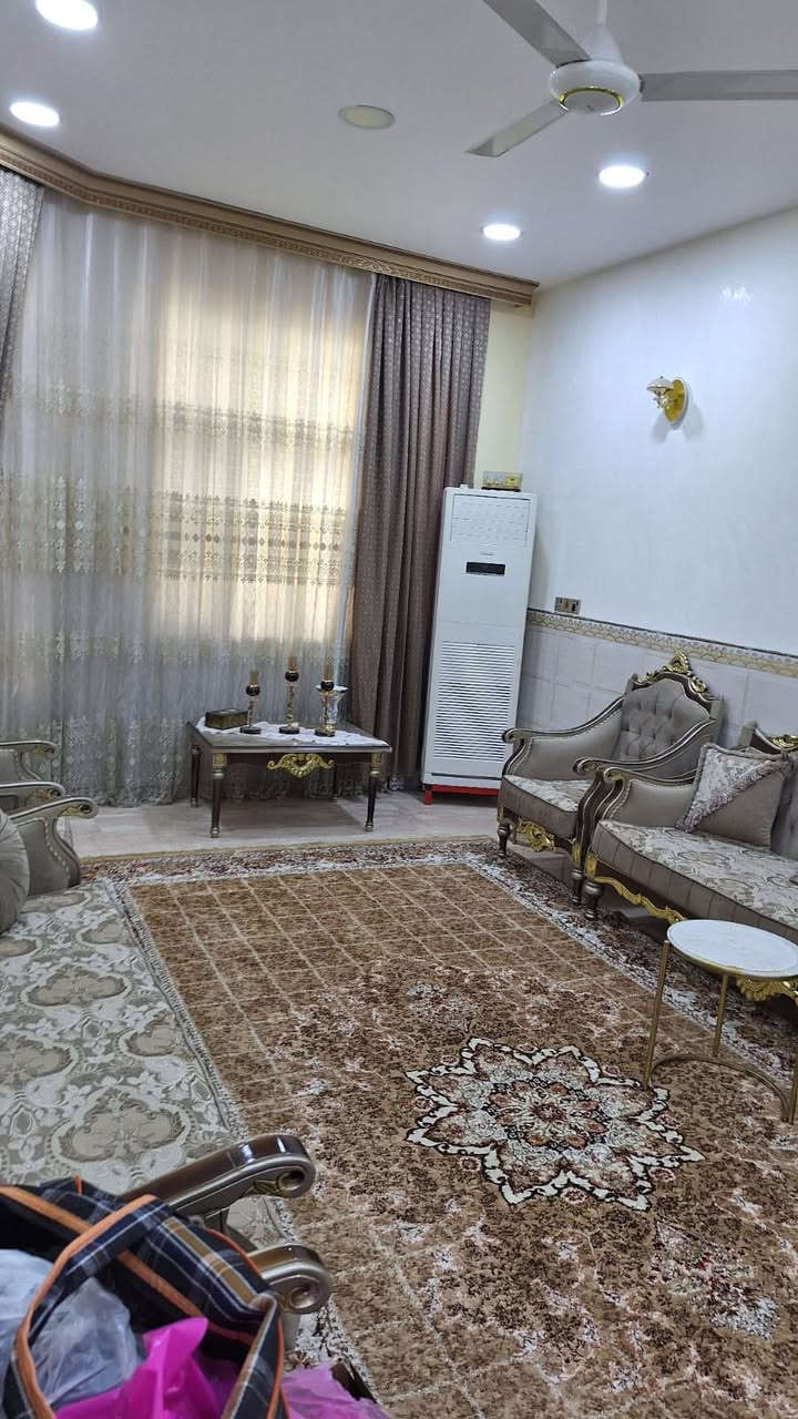 السلام عليكم الدار للبيع المساحه ٢١٠ متر الواجهه ٧ متر والنزال ٣٠ متر بناء حديث الشارع ١٥ متر قطاع ٣٠ شارع المدارس الفرع المقابل لنفر تيتي ( فرع مطعم كوجه ) للأستفسار الاتصال بالرقم ***********
