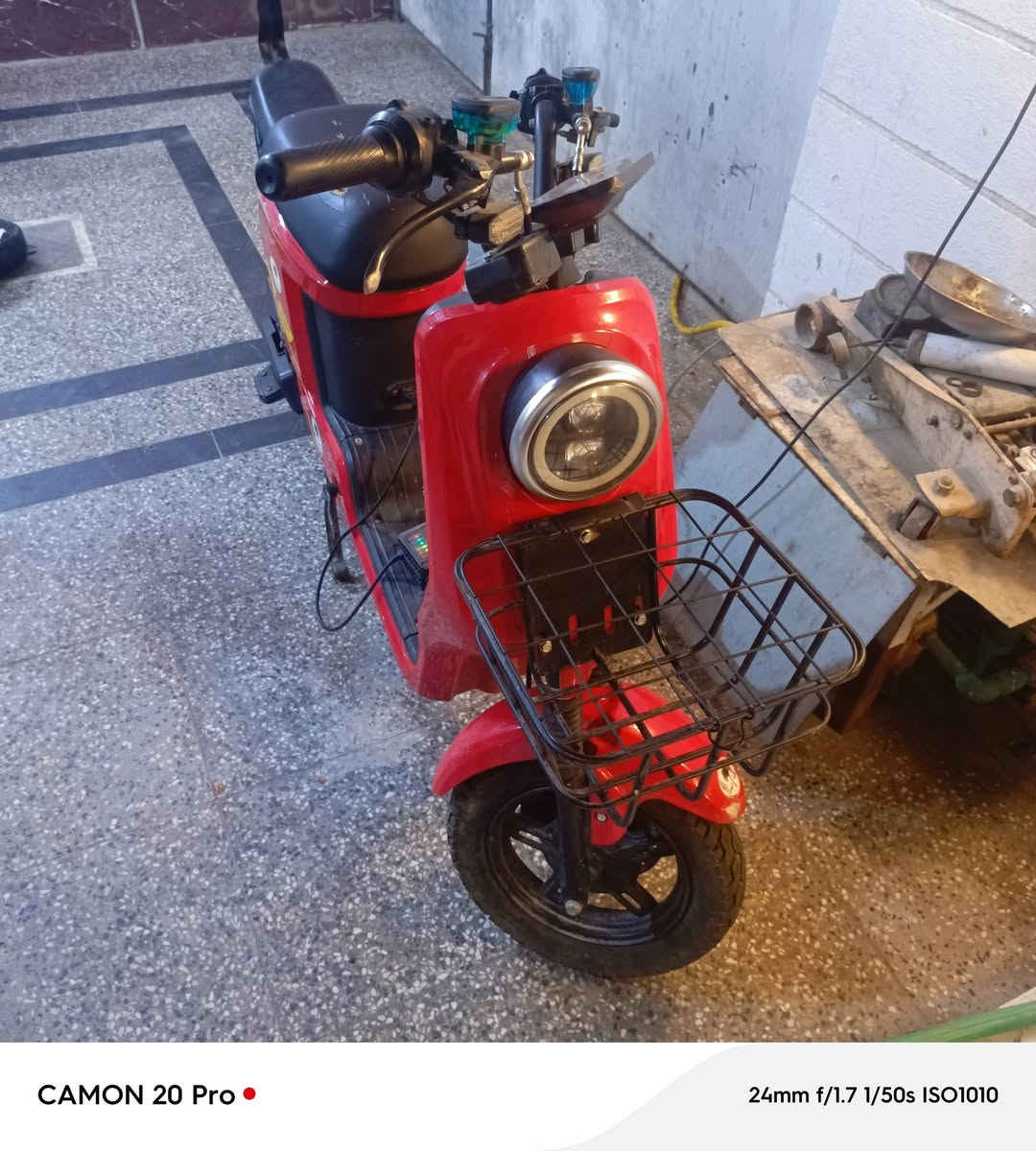 دراجة شحن R9نظيفه شغاله من كلشي العنوان أبو الخصيب حمدان سعرهه 300ورقمي هذا ***********
