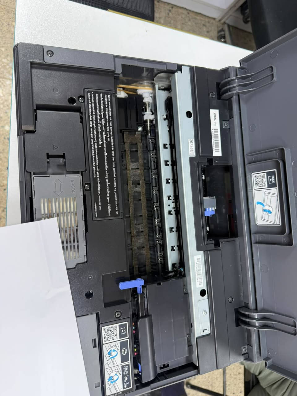 طابعة Epson EcoTank L8050 احترافية - بحالة الزيرو! 
طابعة 6 ألوان احترافية جداً للصور والطباعة الحرارية، مستخدمة قليل جداً (طابعة 15 ورقة فقط! فحص الهيد موضح بالصور 100%).
 * الموديل: Epson EcoTank L8050
 * المميزات: نظام 6 ألوان لأدق التفاصيل، تدعم Wi-Fi والطباعة من الموبايل مباشرة.
 * الحالة: شبه جديدة تماماً ونظيفة جداً.
 * السعر: 350,000 دينار
📍 الموقع: (بغداد )
🚚 تتوفر خدمة توصيل
للحجز أو الاستفسار يرجى مراسلة الصفحة أو الاتصال: 📞 (***********)
مستخدمة اخذته طبعت بيه ١٤ ورقة بس
