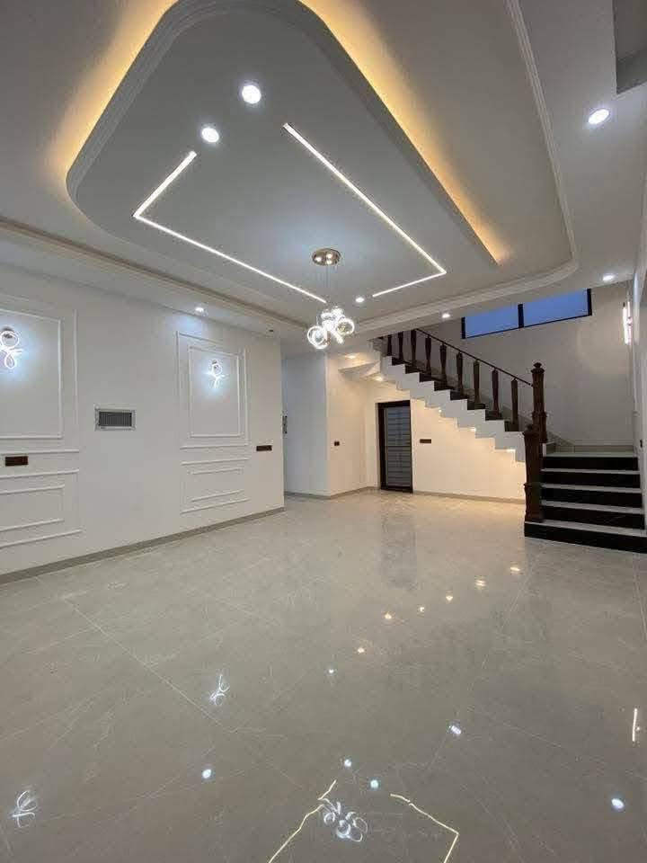 للبيع بيت 🏠 
300 متر 
تكريت الديوم ال 14 الف 
شغل درجه اولى 
سحب مغربي واجهه حجر 
صحيات دفن 
خمس غرف نوم 
سبع مجاميع صحيه
السعر 240وبي مجال 
للستفسار ***********
