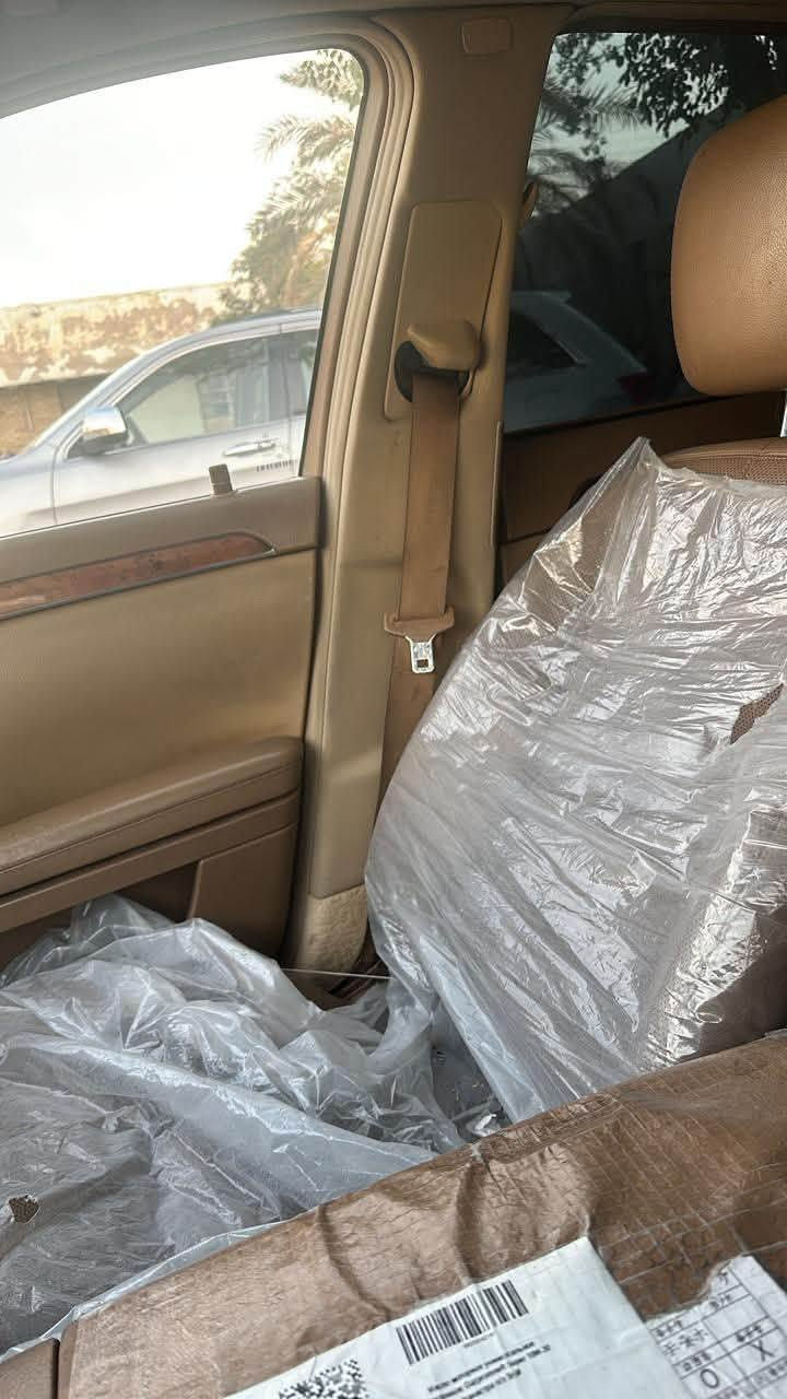 السلام عليكم للبيع مكلف بل نشر 2008
🚘 مرسيدس S550 V8 — رقم مميز بصرة

السيارة قبل حوالي 10 أيام تم تبديل الحدايد كاملة، والبطارية جديدة. كذلك تم تركيب عدسات جديدة اليوم.

المواصفات والتجهيزات:
• محرك V8
• فتحة سقف
• سقف بانوراما
• كاميرا خلفية
• مرايا جانبية كهربائية
• تسخين وتبريد المقاعد
• تحكم بالمقاعد
• تحكم على المنحدرات
• بصمة
• لوحة قيادة رقمية
• إضاءة محيطية
• إضاءة ترحيب
• ستائر خلفية
• 12 وسادة هوائية
• 8 وسائد هوائية
• تحكم تلقائي بدرجة الحرارة
• مثبت سرعة تكيفي
• إغلاق الأبواب الناعم
• رؤية ليلية
• مثبت سرعة تكيفي
• مصابيح زينون أمامية
• مصابيح أمامية LED

📌 توجد صور الحادث الأمريكي.
📌 السيارة تبديل دهنها أصلي بالكامل،
� السيارة تُباع على حالتها،

السعر 150ورقه سيارة تجي تكلبها وتقتنع بيها 

للاستفسار ***********
