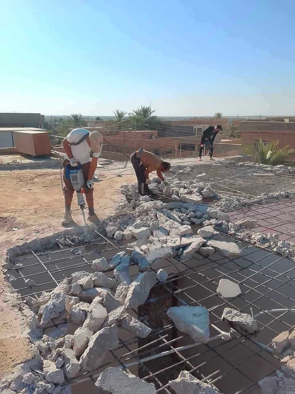 📞***********سلام عليكم  / يوجد كادر عمل جاهز/ تصعيد مواد/ تنضيف بيوت/ تفليش/ تكشيط/ تنضيف حدائق/ دفن نهري  / شقلنه ليل ونهار   /ومعداتنه جاهز/ ماعليك بس تصال على رقم  سياره تجيك لبيت/***********

نص مكتوب في الصور:
- بعد
- قبل