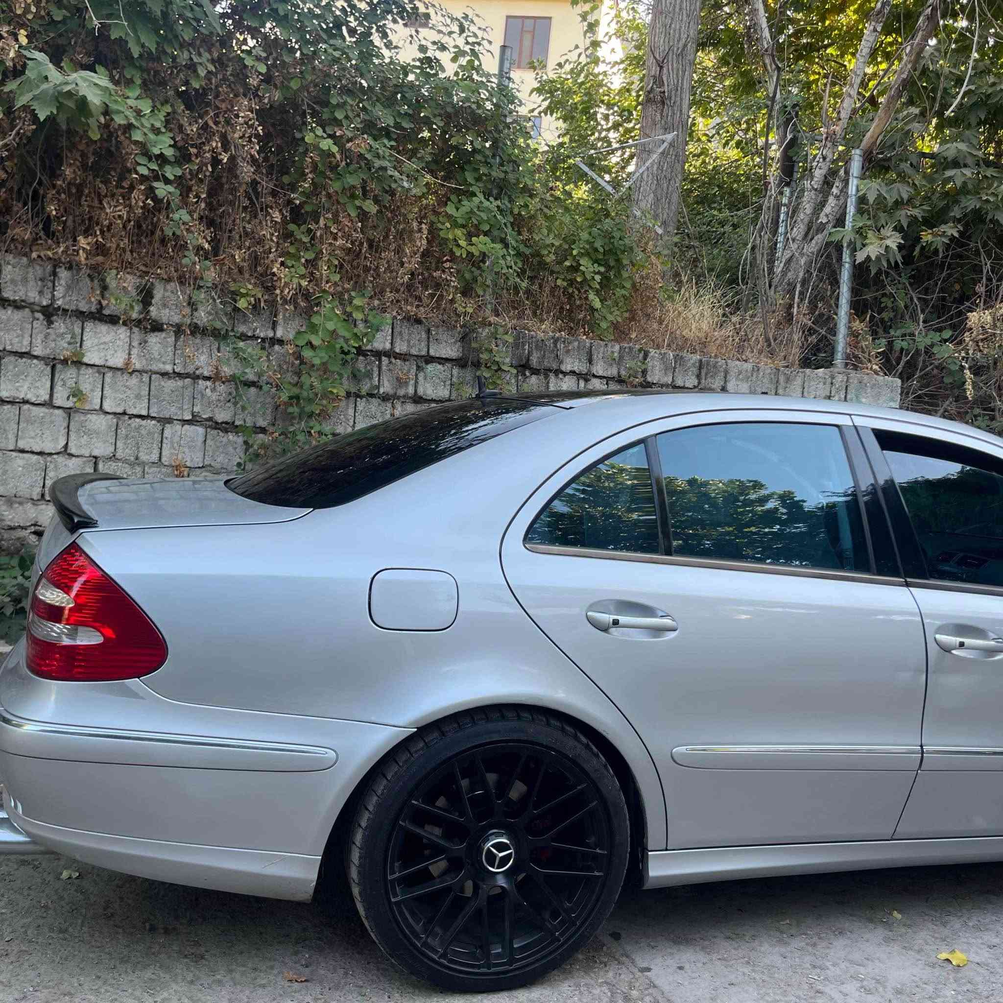 Mercedes Benz Eclass 500 AMG
2006

مەنەفێست ساخ و پاکانەشی لەگەرە 
 

مواسەفات/-پانۆراما
-کوشن هیتەرو کارەبای ساردو گەرم و خەزن
-تحدید سرعە
-حەساس
-شاشە بلادی
-سوکان فۆلیۆم
-تبرەد مەرکەزی
-٣ مۆدی لێخورین
-٣ پەردە بیلادی
-تەبرید مەرکەزی 

بەشەرتی براوە و دزیاری و کێشەی مەدەنی حجز
حیزام نیە بەس بە حیزام دەفرۆشم 
لێدرانی نیە.
ژ.م/ ***********
                                 
            WhatsApp /*********** شقلاوة, أربيل
