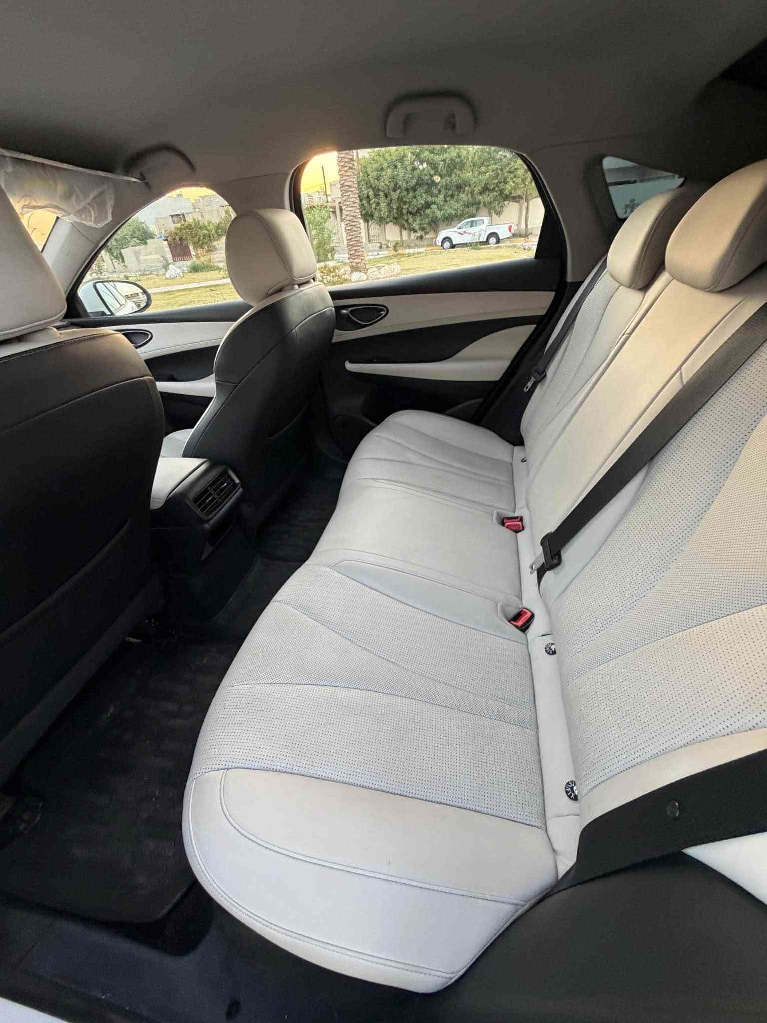 سلام عليكم
بي وايدي سيل 5
🚘 BYD Seal 5 HEV

ماشية ٤٥الف كم الكلي – 

✅ داخل أبيض / خارج أبيض
✅ رقم كركوك 
✅ كارت + بصمة تشغيل
✅ أغراض الوكالة كاملة
✅ تشغيل عن بُعد

المواصفات:
🔹 محرك 1500 CC
🔹 بنزين + شحن + هايبرد (HEV)
🔹 دخول ذكي + بطاقة NFC
🔹 مقاعد جلد رياضية باللون الأبيض
🔹 تبريد قطعتين
🔹 Gear Mouse
🔹 بصمة زجاجية
🔹 أنظمة قيادة متعددة
🔹 هاند بريك كهربائي + Auto Hold
🔹 ستيرن رياضي
🔹 كاميرا خلفية
السعر/ 133 مجال بسيط
📍 الموقع: كركوك
📞 للاستفسار:
*********** كركوك, العراق
