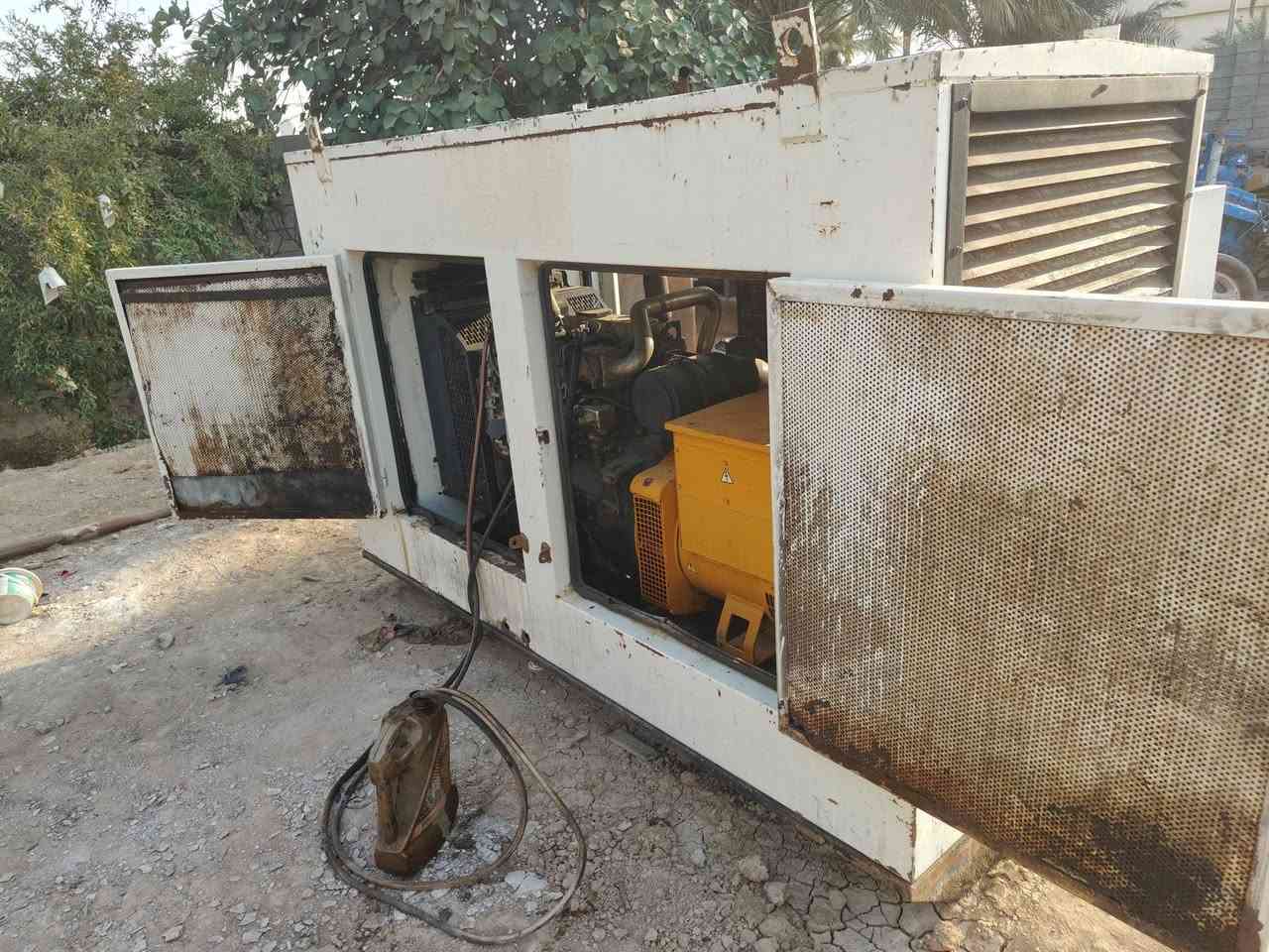 للبيع بيركنز انكليزي 3سلندر 45 كيفي مكفول لاصرف ولا بخار مكان ديالى للاتصال ***********
