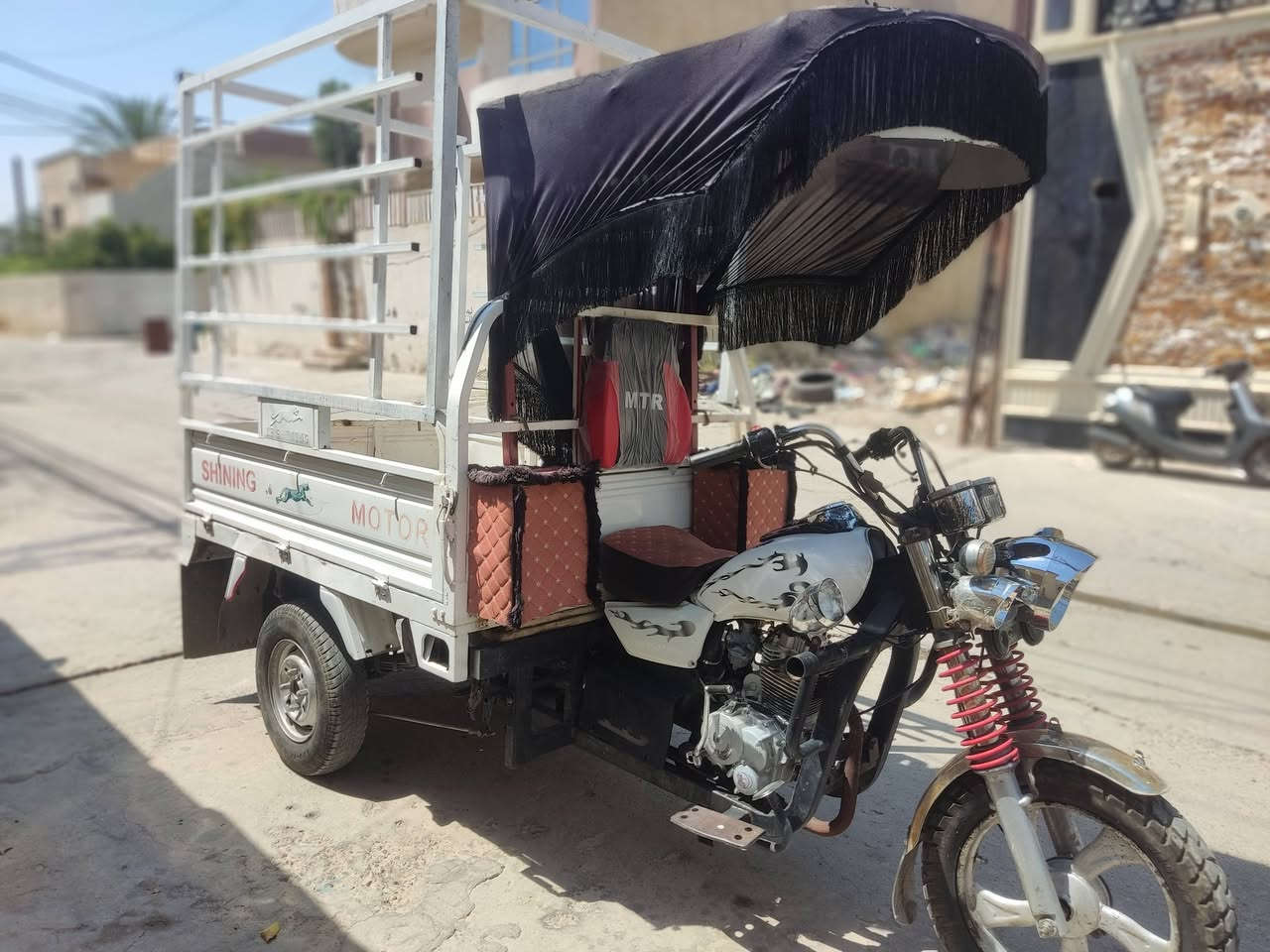 ستوتة للبيع
السعر مليون و350
 كاملة
منفيس 
شاصي ما مكسور 
وايرمنية شغالة 
***********
