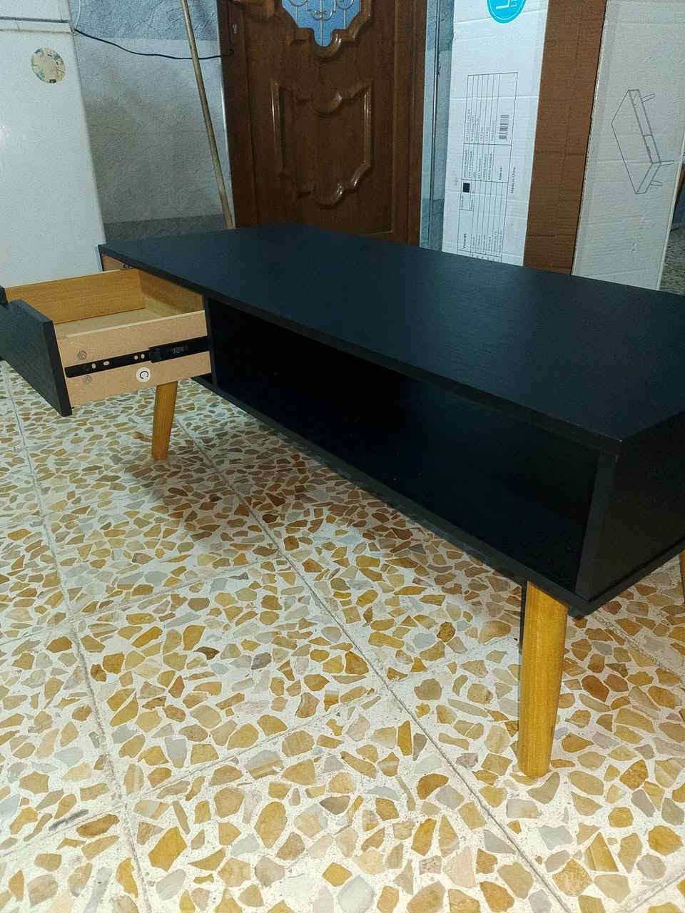 سلام عليكم اخوان عندي ميز مال ابلزما للبيع أسعر 80 الف بي مجال هذا رقمي للتواصل معنا ***********
