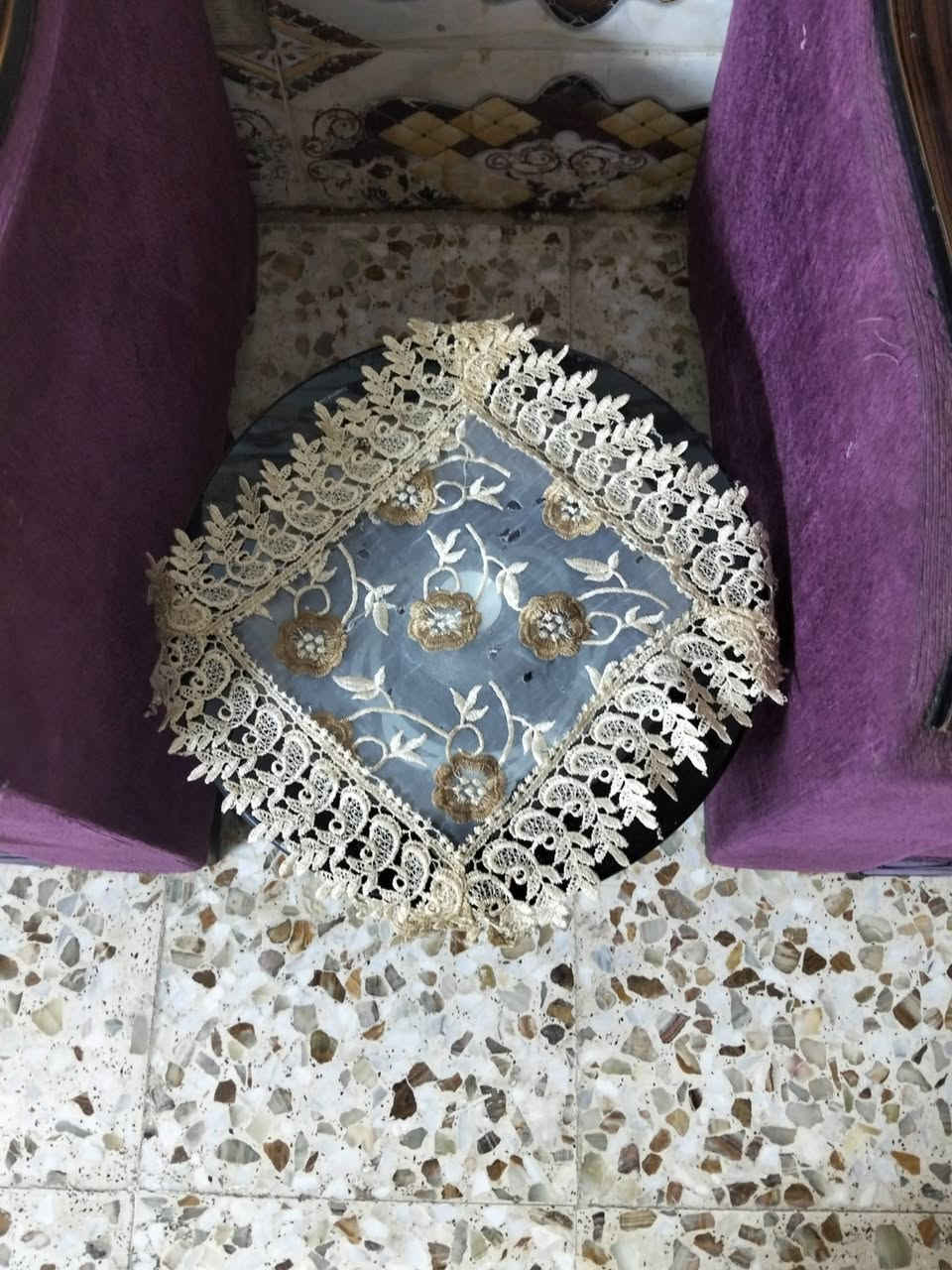 السلام عليكم تخم نظيف بدون اضرار سعره 75 والطبلات وحده كبيره وثنين صغار 25 مكاني الحي للأستفسار اكثر (***********)
