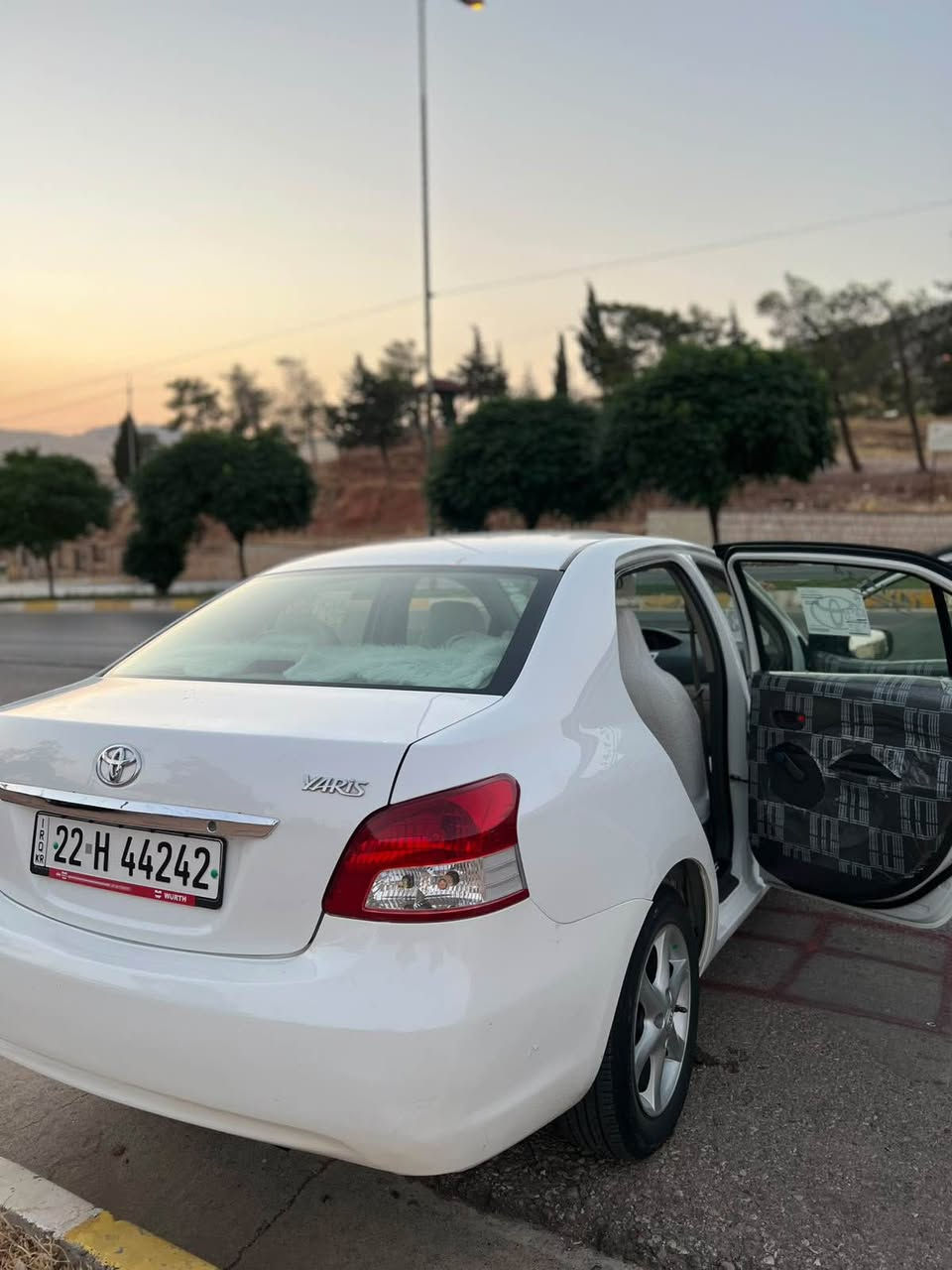 Yares 2013 
تۆماتیک 
گێر و مەکینە بەشەرت 
تەبرید بەشەرت 
بێ لێدران بێ سبوغ 
تەنها ٣ پەڵە ساردی هەیە شایەنی باس نییە 
٤ تایەو ویل پاک لە ژێرە سەیارەکە ماڵی دۆستە زۆر پاکە .
ژ.م/***********
***********. كويسينجاك, أربيل
