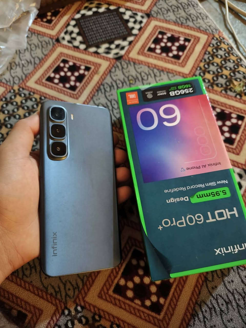 هوت 60برو بلاص ب الكارتون وضع الشركة مستخدم 15 يوم ذاكرة 256 رام 8+8  السعر 280 وبي مجال التصال ***********
