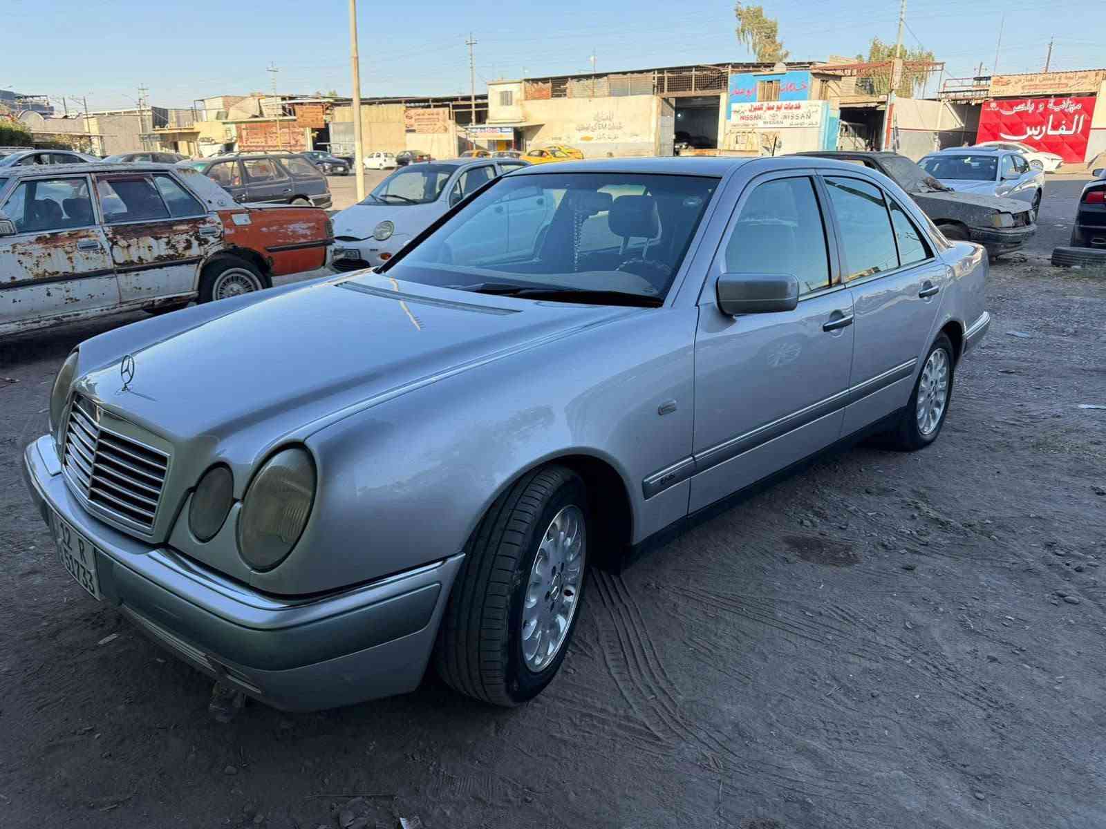 مارسدس
موديل 97 تبريد تدفئا  سيارة حيل نضيفه
فول  سنتر لوك لايتات زينول خراطيم
***********
سعر 80 وبيها مجال قليل
