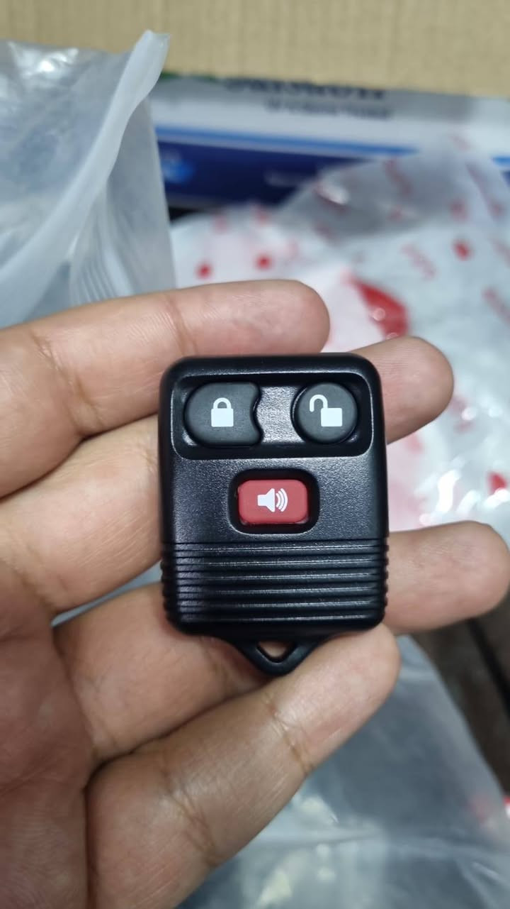 مفاتيح فورد كامل مع خريطه سعر قطعة الف دينار للتواصل خاص

