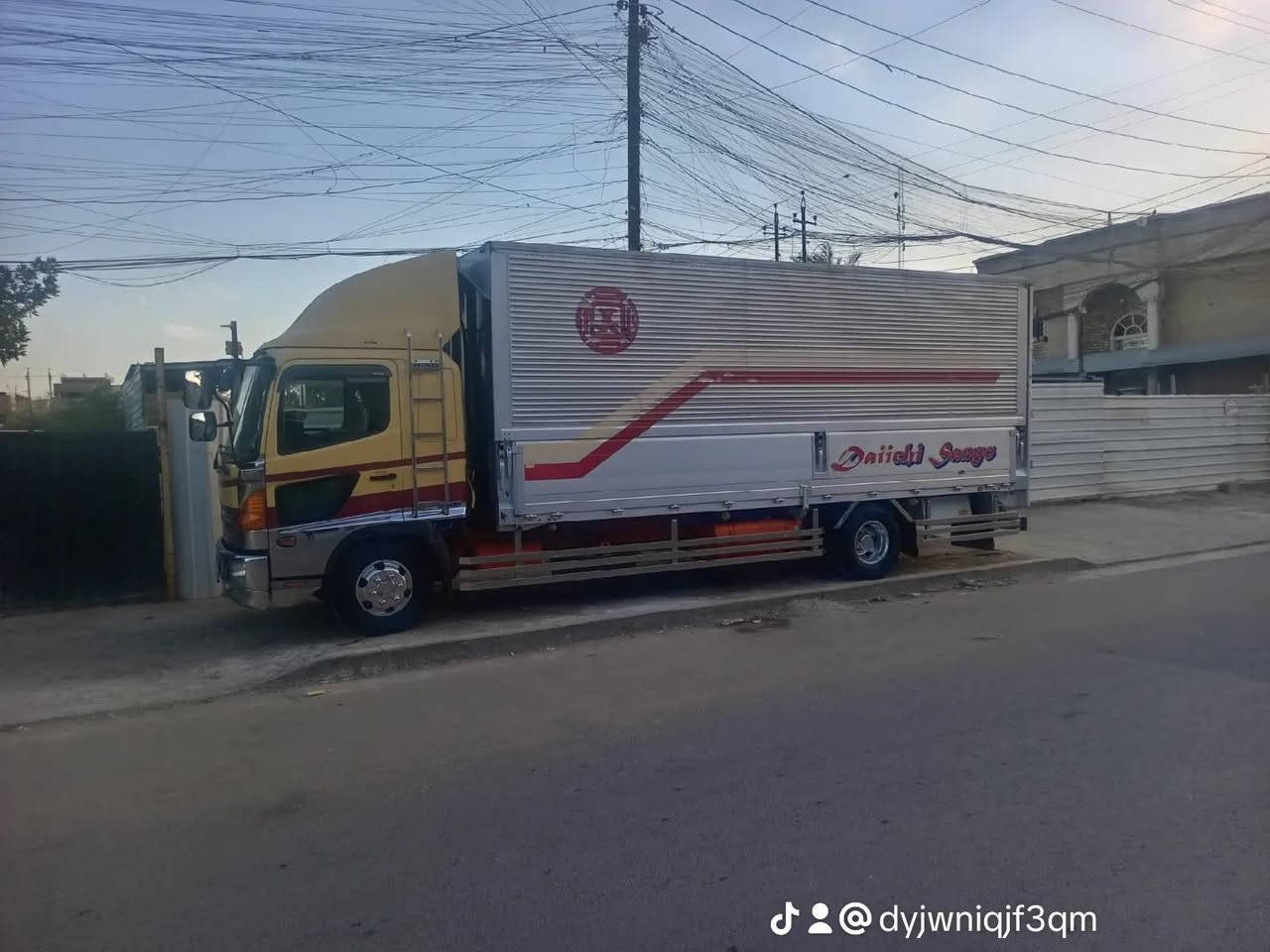 سلام عليكم البيع رقم بغداد بسمي ٥سلنتر كفالة عام السيارة سيارة جاهزه من كل شي السعر ٢٨٠ بيهه مجال ***********
