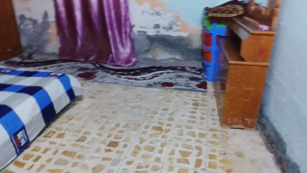 بيت خلفي  مساحة 110م  دربونه متر ونصف مشترك    بناء متوسط الموقع شارع 30 مقابل اسواق حكيم مأجر حاليآ 200 الف التواصل على الرقم ***********

