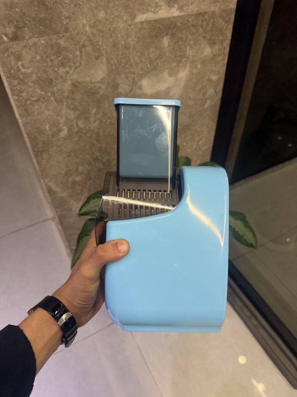 بعدج تقطعين الخضار بإيدج؟ خلي الشغل علينا! 😍
قطّاعة الخضار الكهربائية ST-15 تختصر عليج الوقت والجهد، وبكبسة زر تساعدج تحضرين الخضار بسرعة وبأشكال مختلفة
29 الف
توصيل كافة محافظات العراق 
‏‪***********‬‏ وتساب
