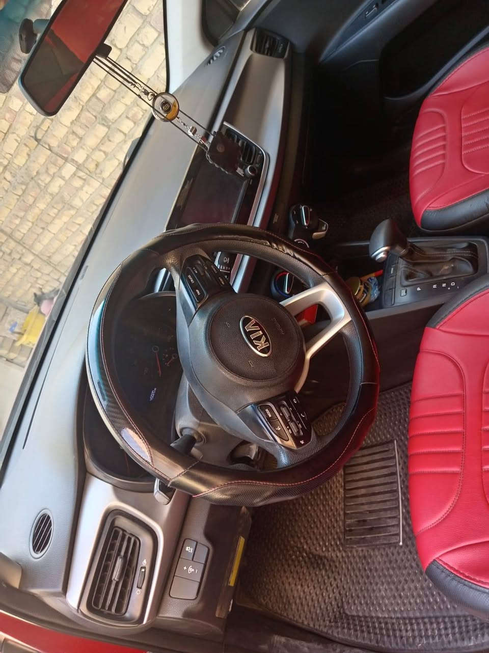 كيا ريو 2020 وارد امريكي
115 وبيها مجال
المواصفات S
كيبر مبدل من cvt الى At
مكينتها دوش دبل نوزل
قوة 120 حصان
• تكييف
• كاميرا خلفية
• شاشة 7 إنج
• Apple CarPlay + Android Auto
• Bluetooth + USB
• مثبت سرعة Cruise Control
• تشغيل/سويج
• زجاج كهربائي
• مرايا كهربائية ومدفأة
• ABS + ESP + Traction Control
• حساسات ضغط الإطارات
• جنوط 15 إنج
• 5 ركاب
• خزان وقود 45 لتر تقريباً

حطيت سونرها كدامكم تحسباً و الي يجي هم يروح يفحصها وين ميريد.
***********
***********
