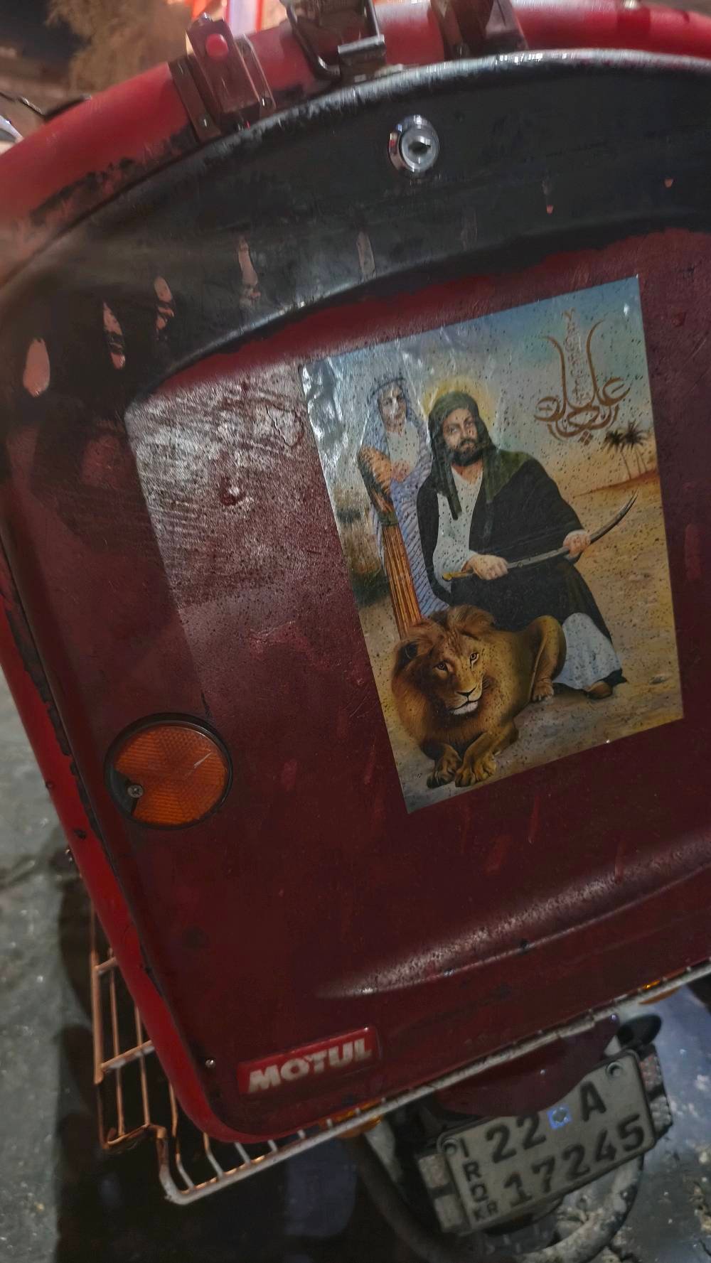 صندوق دلفري الحجم الكبير نظيف جداً