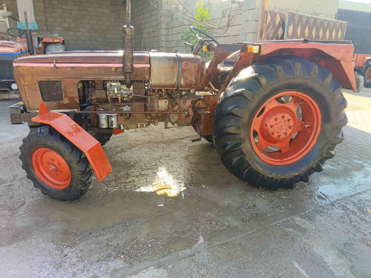 عنتر موديل 83 للبيع مكان كركوك سعر 4 ملاين وبي مجال محرك كير اكسل كهربايات كل شرط ***********   /   ***********@@

