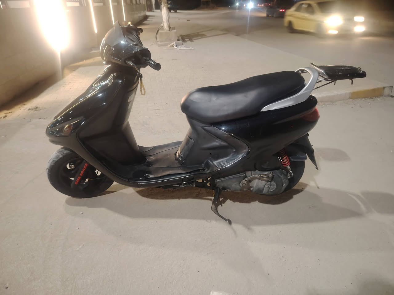 دراجه فراشه فحل دسك محرك مامفتوح   كل نقص مابيه تاخذه عل فحص سعر 600 بيه مجال لشراي  رقمي ***********
