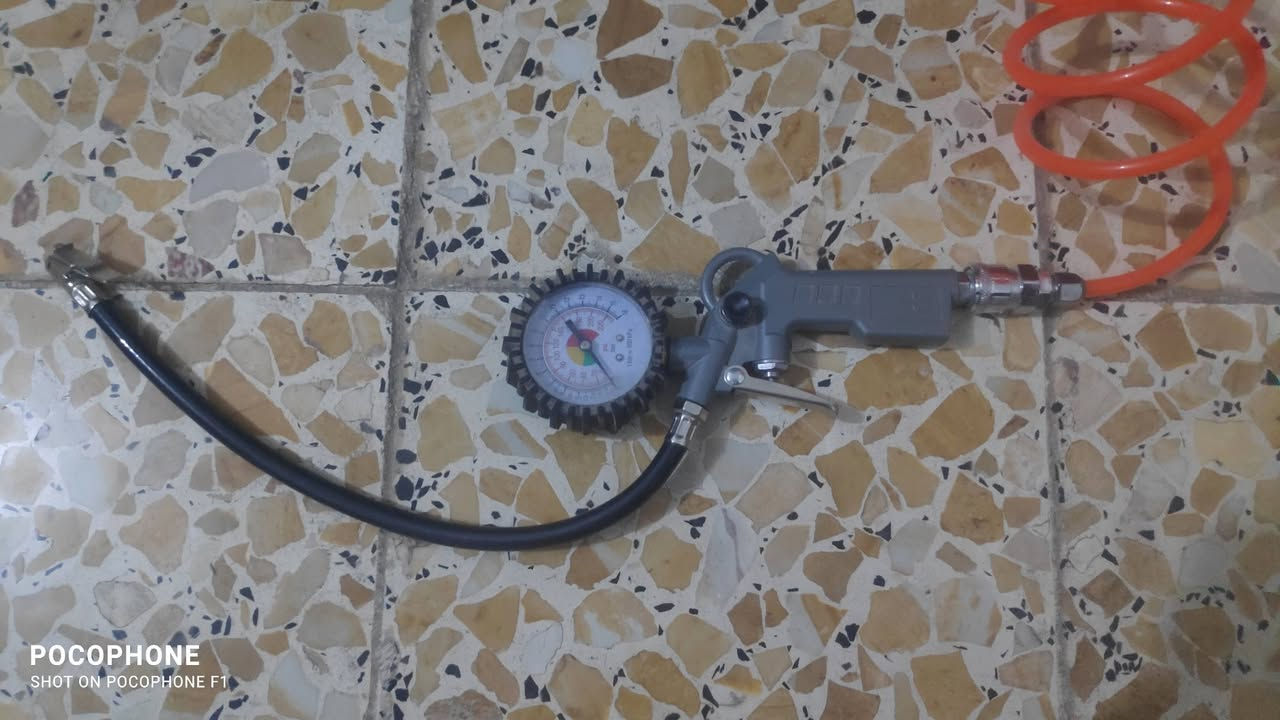 كمبريسر • شاحن-عاكس ٣أمبير • نضيف