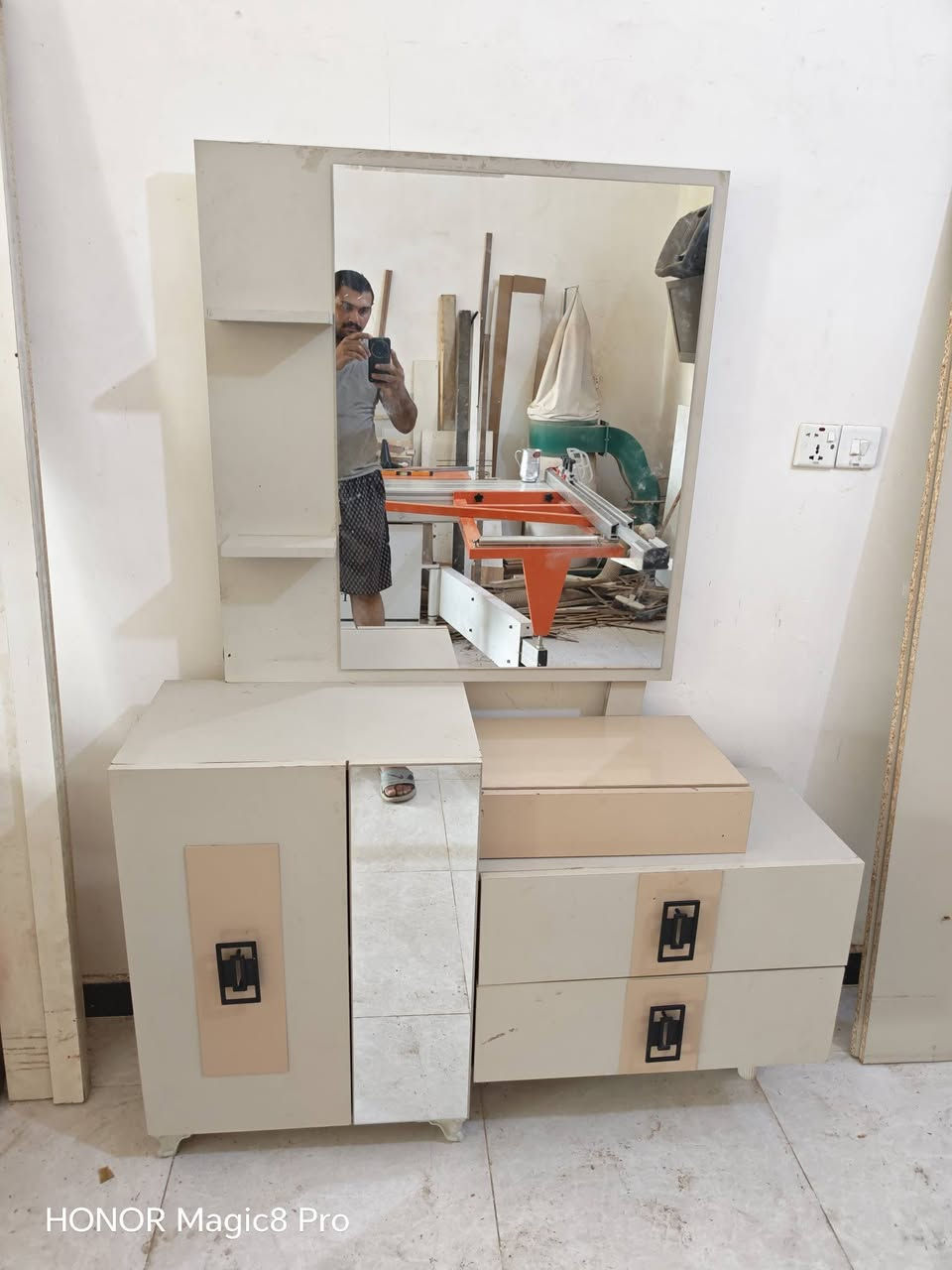 سلام عليكم اخوان غرفه نوم تركيه 8 قطع سعر معه نقل ونصب 490 الف اي استفسار رقم ***********
