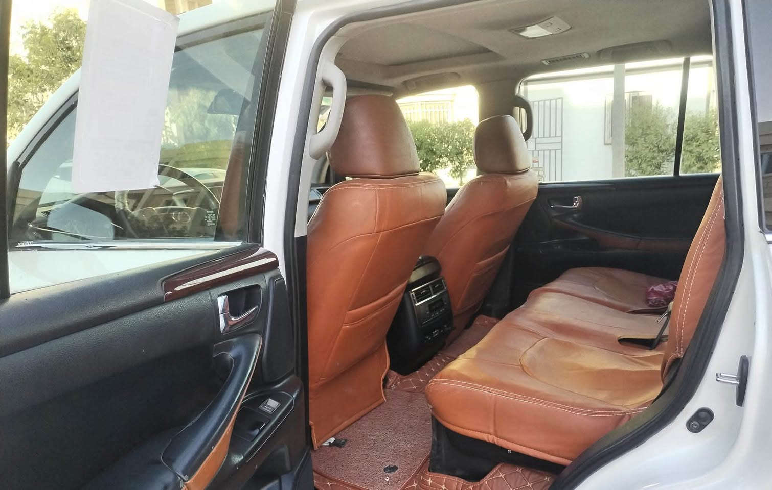 لكزس LX570 • ٢٠١١ • رقم بغداد دولي