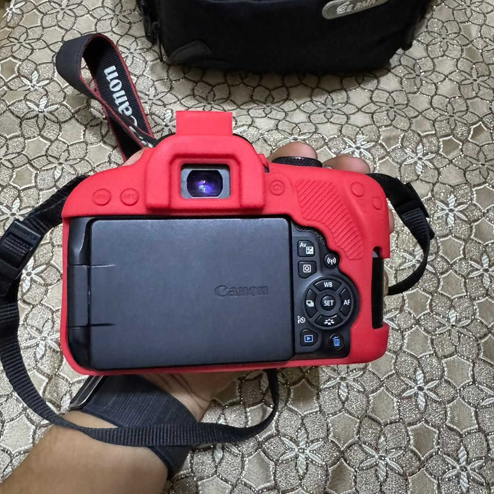 السلام ؏ـليكم
مكلف بالنشر 

كامره كانون D800 نظافه 100‎%‎ 

عدسه 70-300جديده 

شرط الفحص 

متوازي على فـلــــوس…(💵) ورايد ابيعها 

سعرها 375الف 

توصيل متوفر الى جميع المحافظات

المو شراي ليخابر لان متوازي على فـلــــوس…(💵)
للتواصل وتساب او اتصال 
***********
